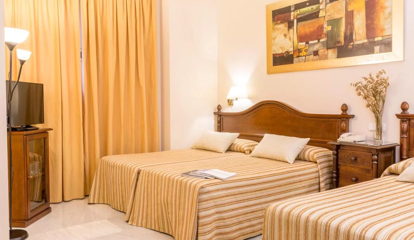 Photo of the whole room, Bed in Hotel Gran Avenida