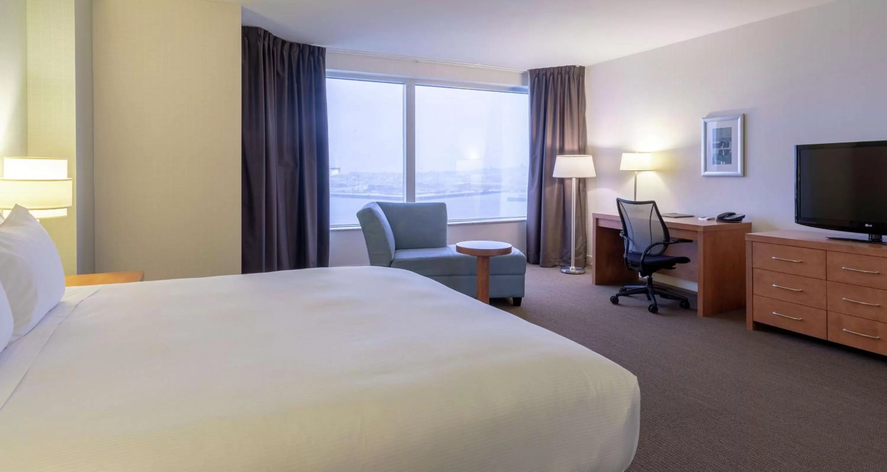 Bedroom, Bed in Hilton Saint John