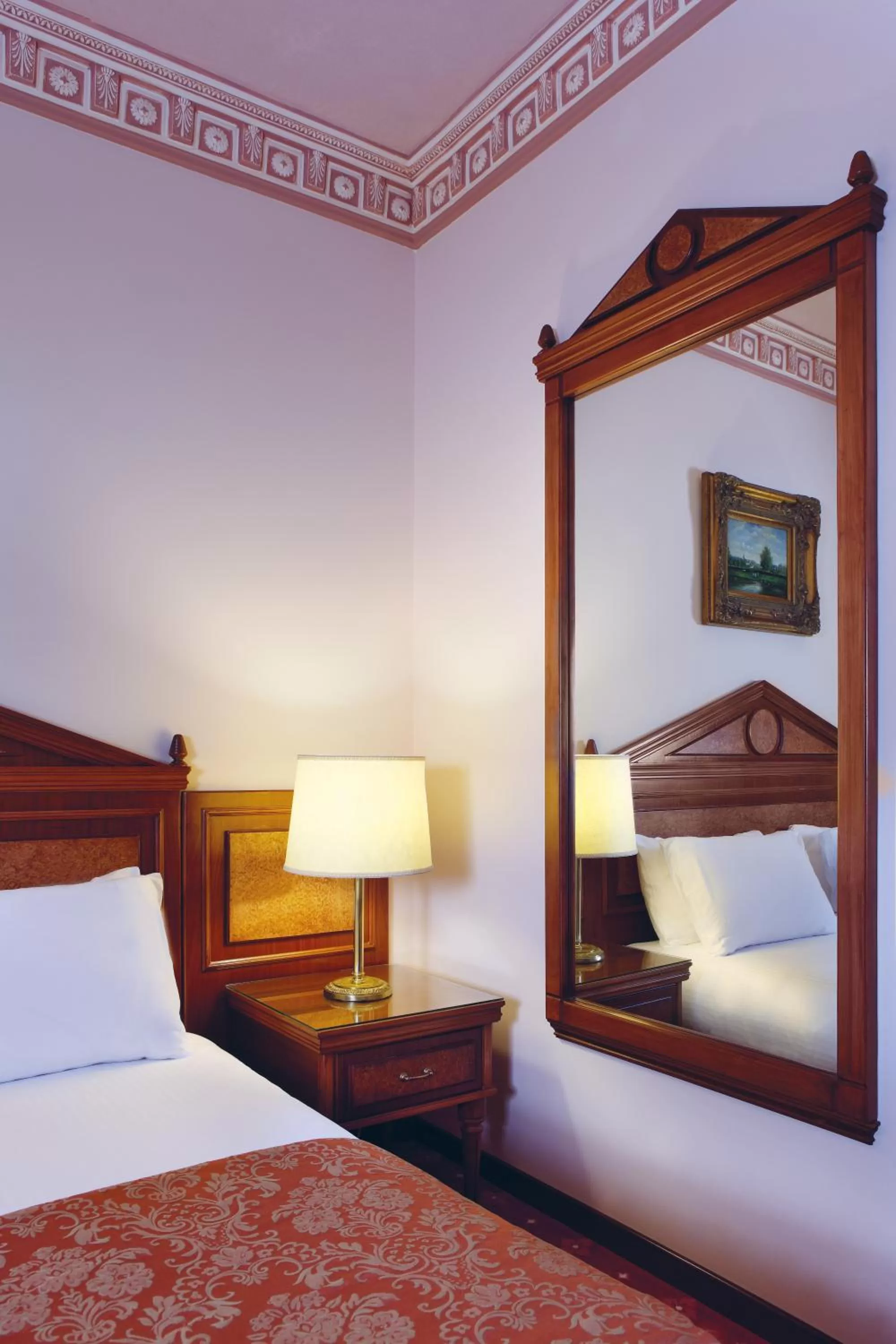 Decorative detail, Bed in Serenada Golden Palace - Boutique Hotel