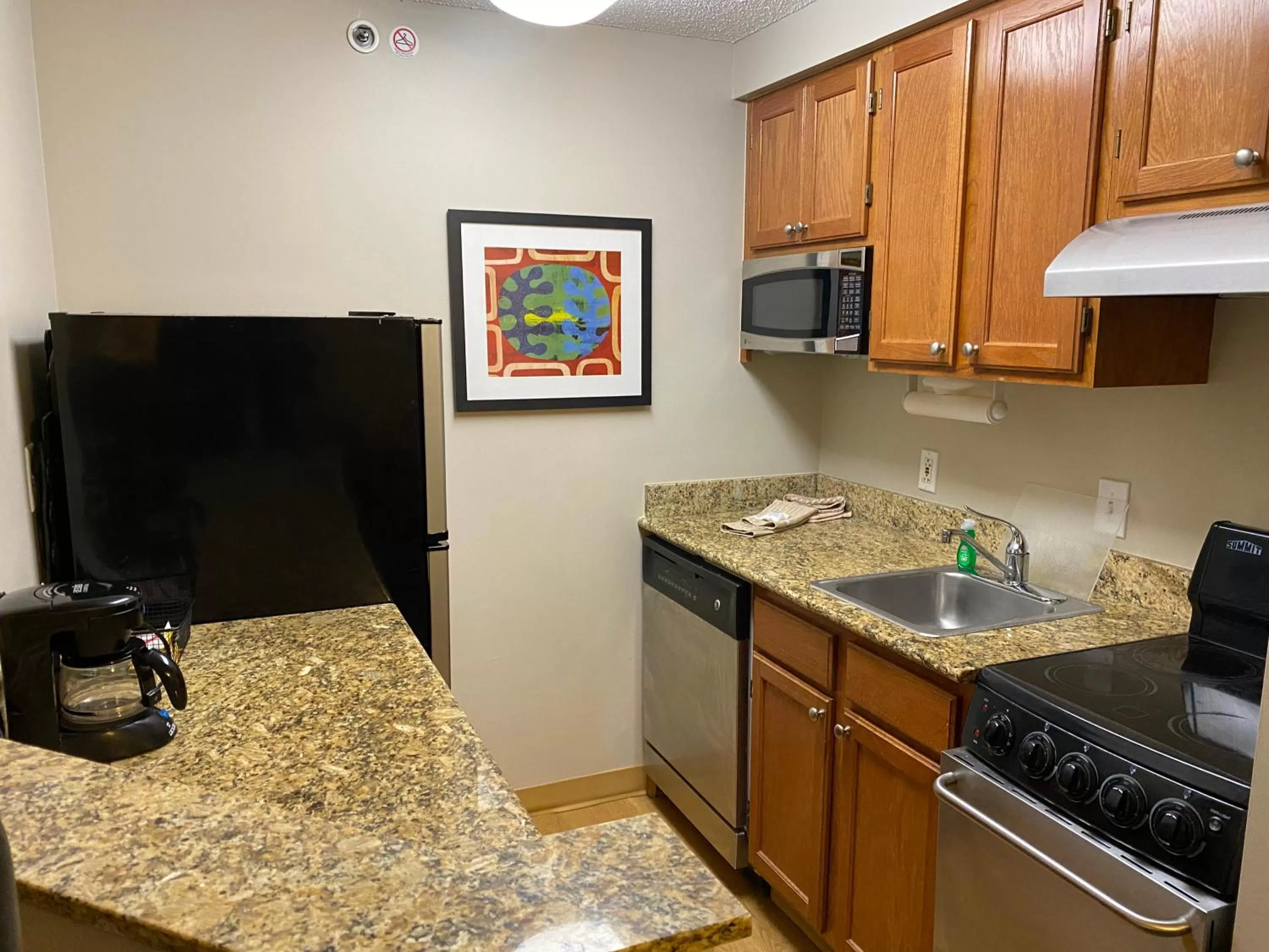 Kitchen or kitchenette in MainStay Suites Middleburg Heights Cleveland Airport