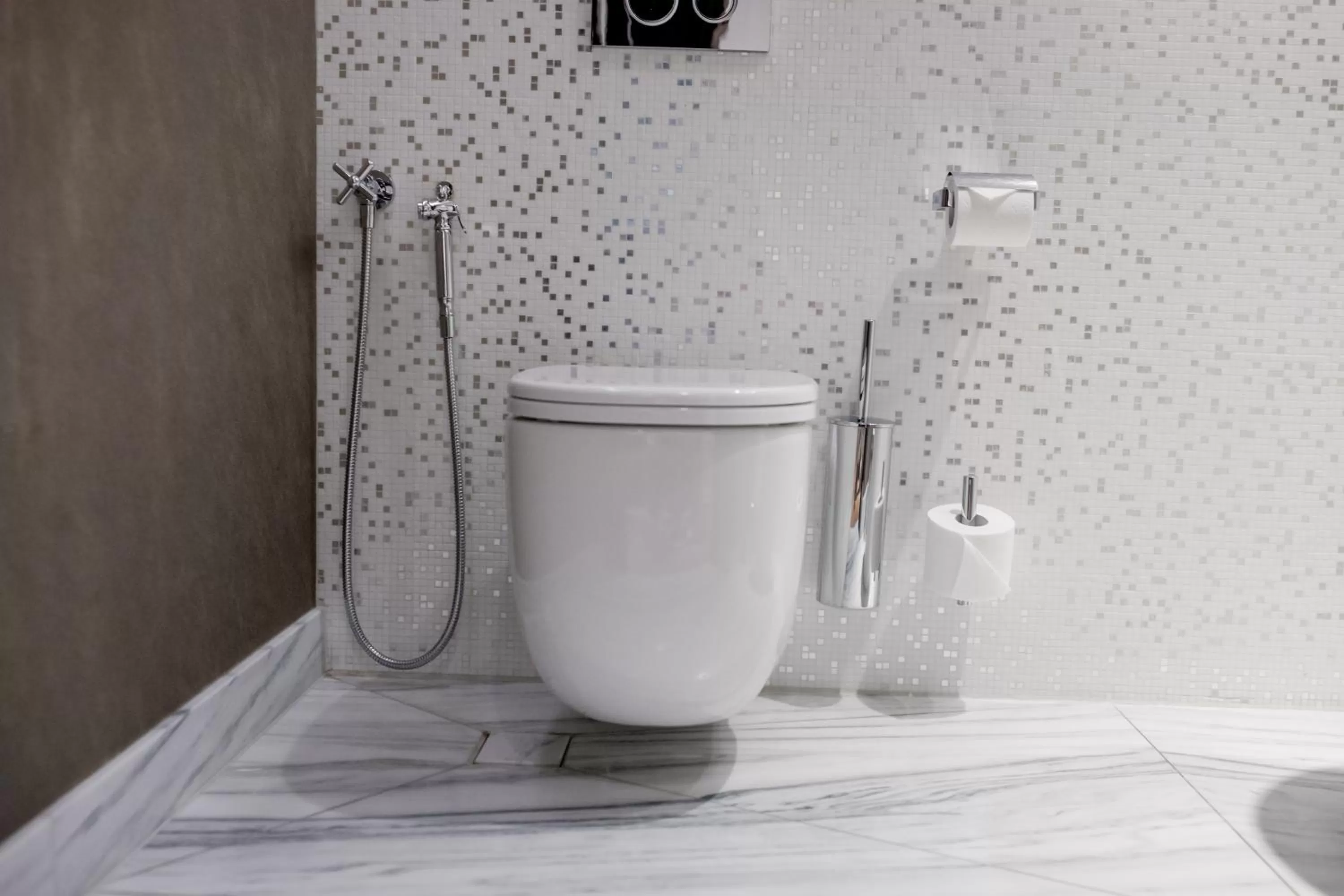 Toilet in Hotel Schweizerhof Bern & Spa