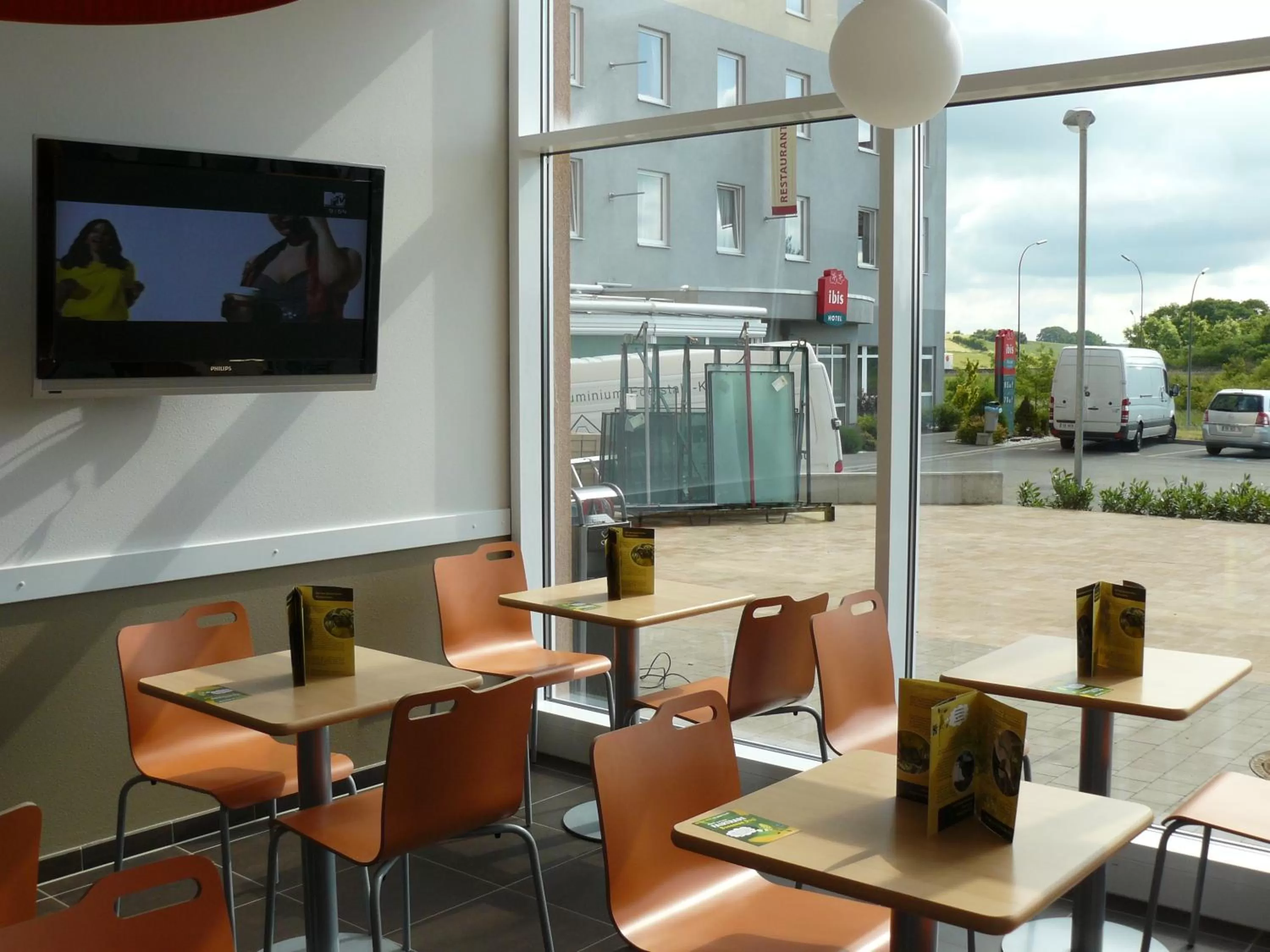 Restaurant/places to eat in ibis Budget Luxembourg Sud