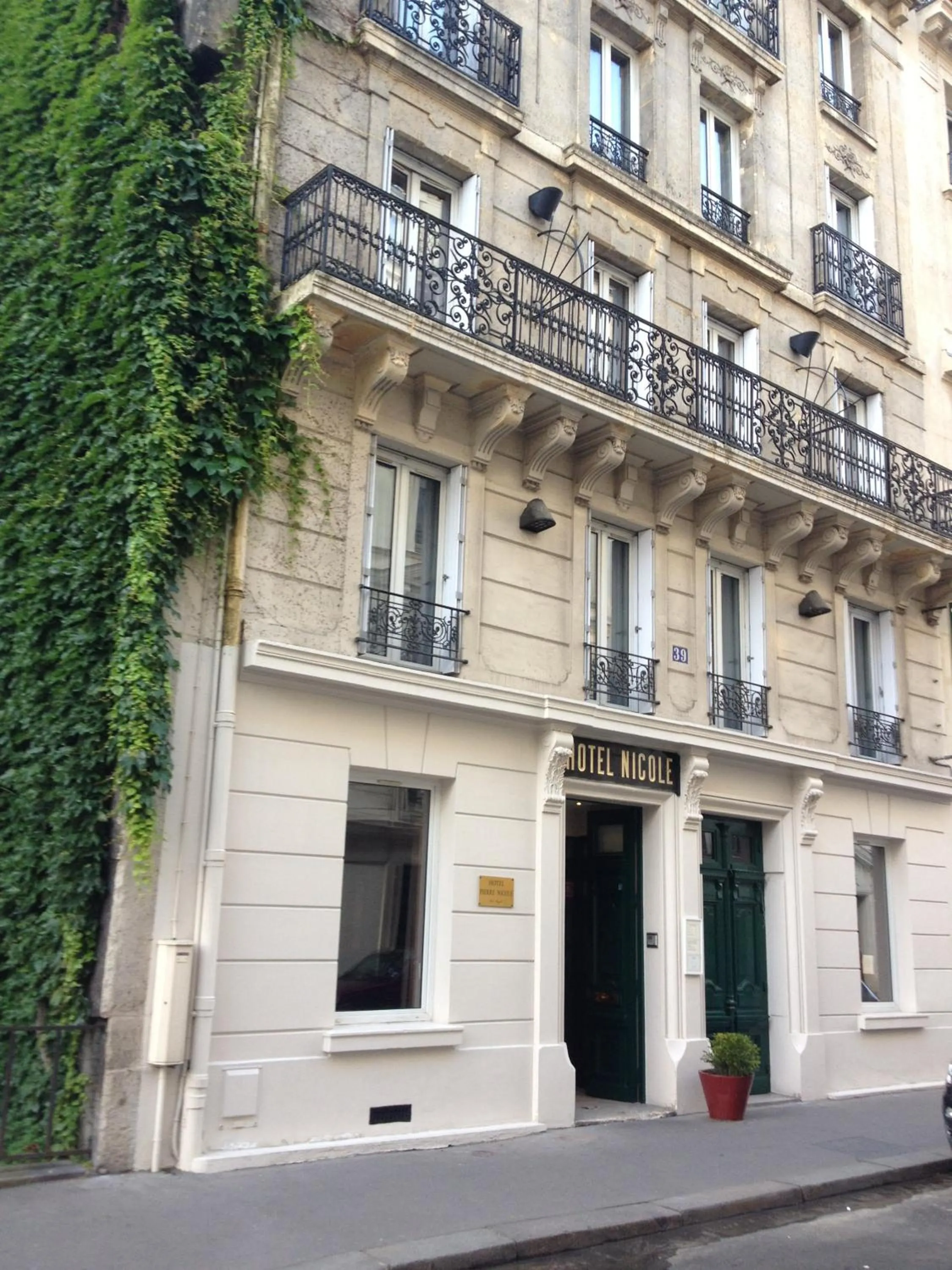 Facade/entrance in Hotel Pierre Nicole