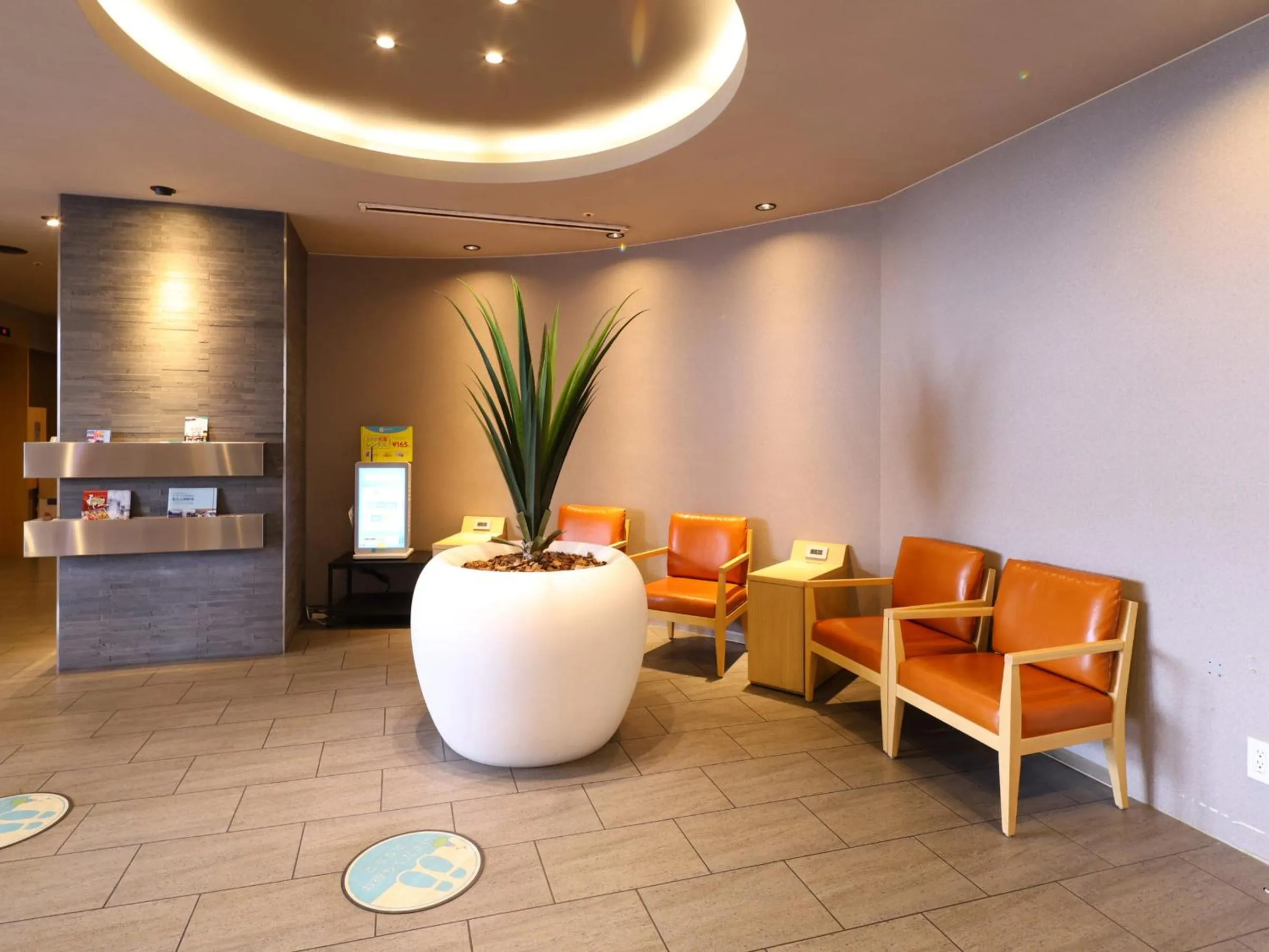 Lobby or reception in Dormy Inn Tokyo Hatchobori - Natural Hot Spring