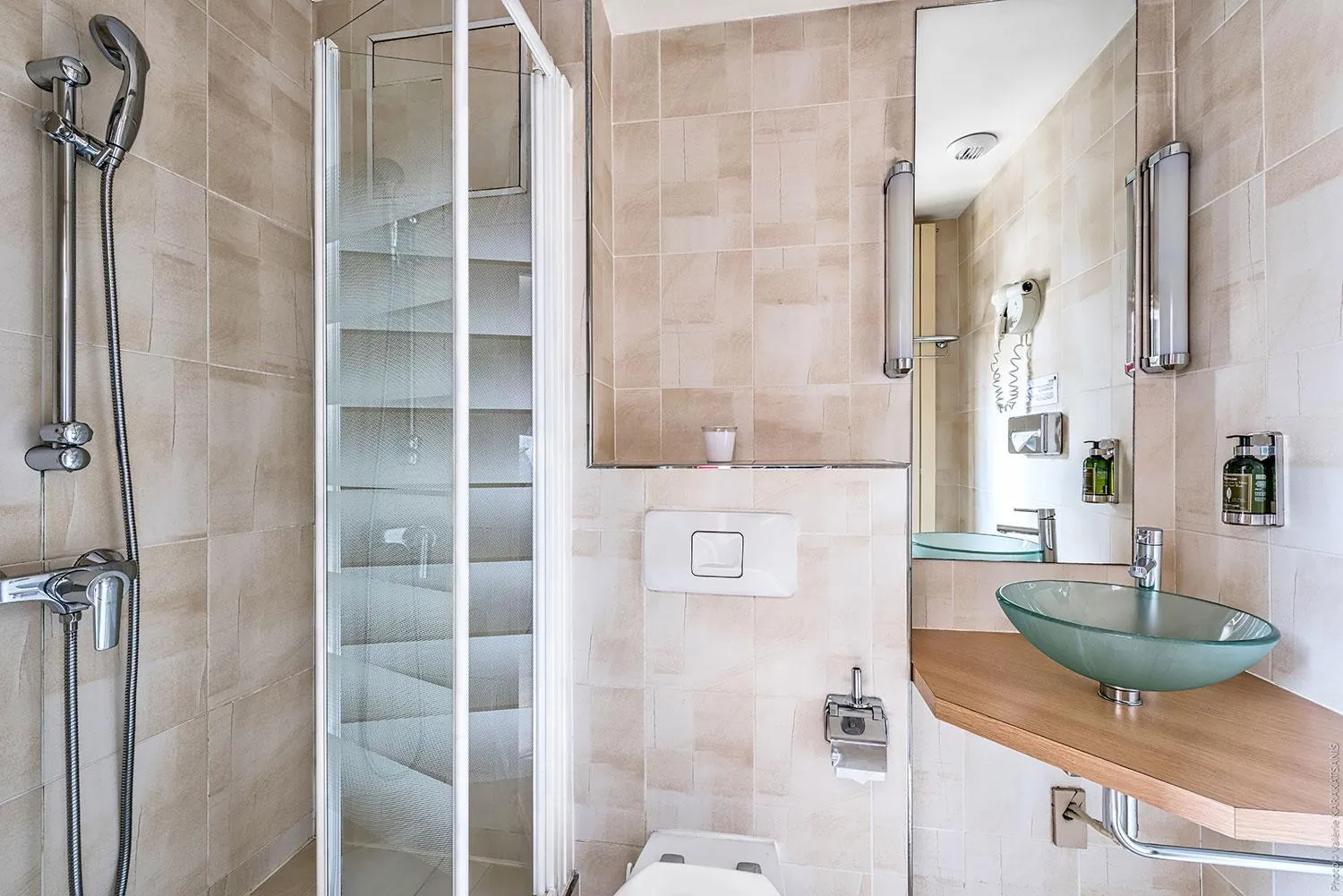 Bathroom in Etoile Park Hotel