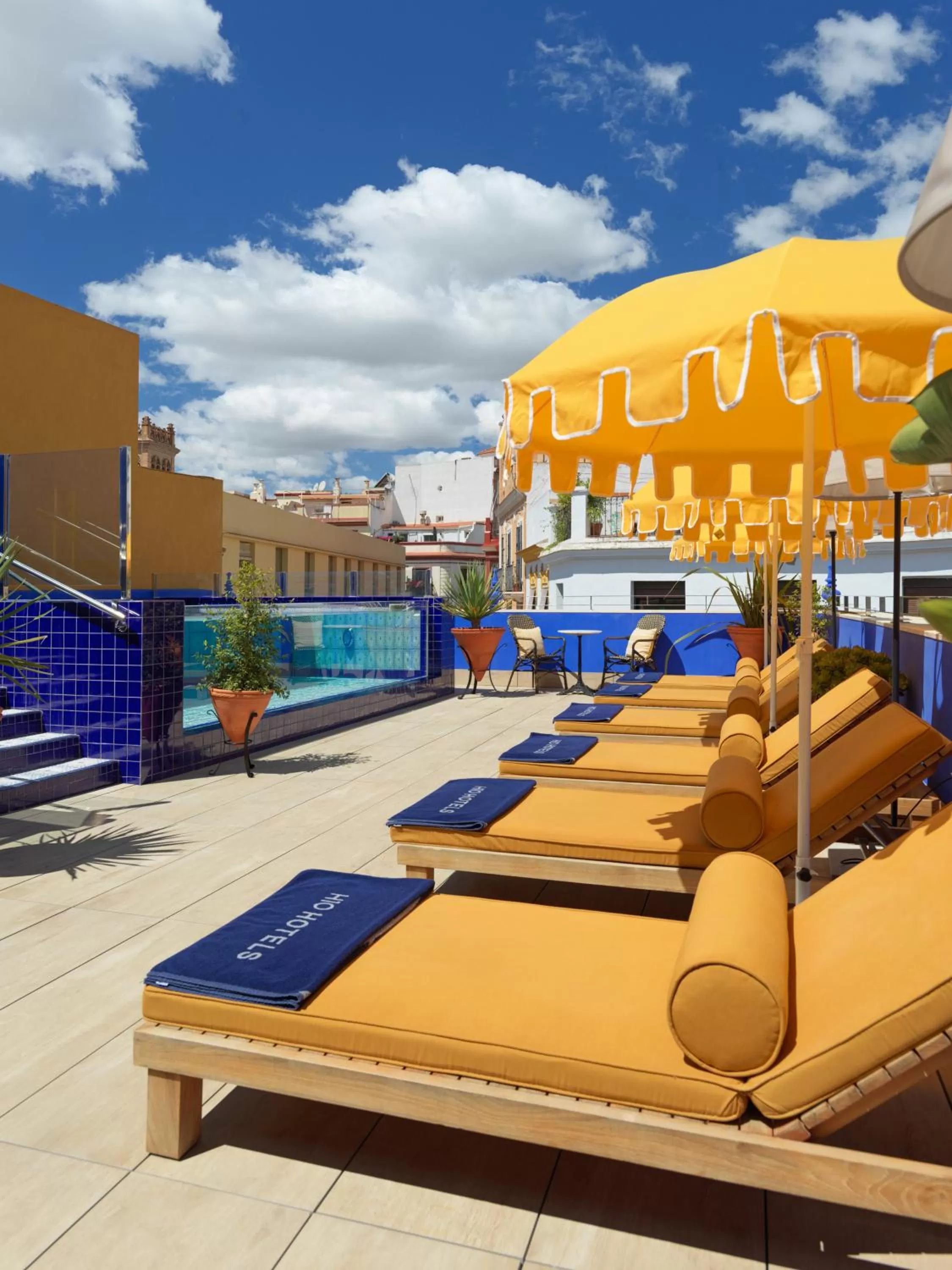 Swimming pool in H10 Corregidor Boutique Hotel