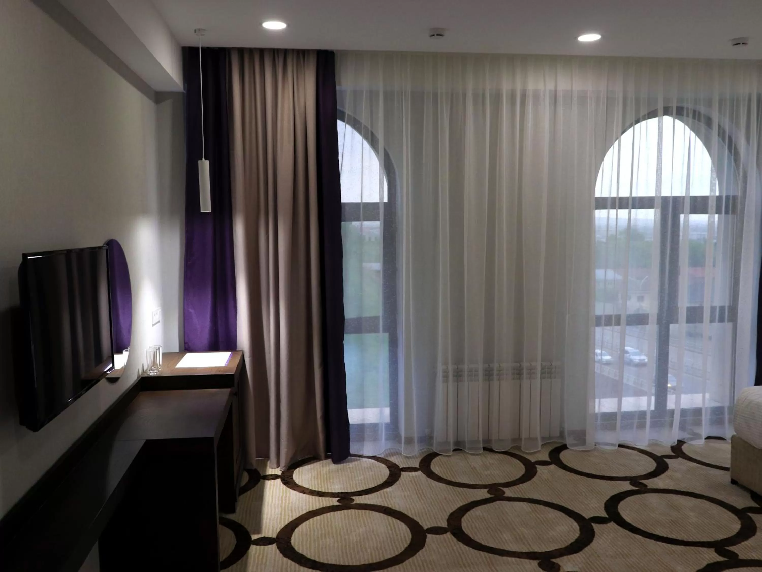 TV and multimedia in East Palace Hotel