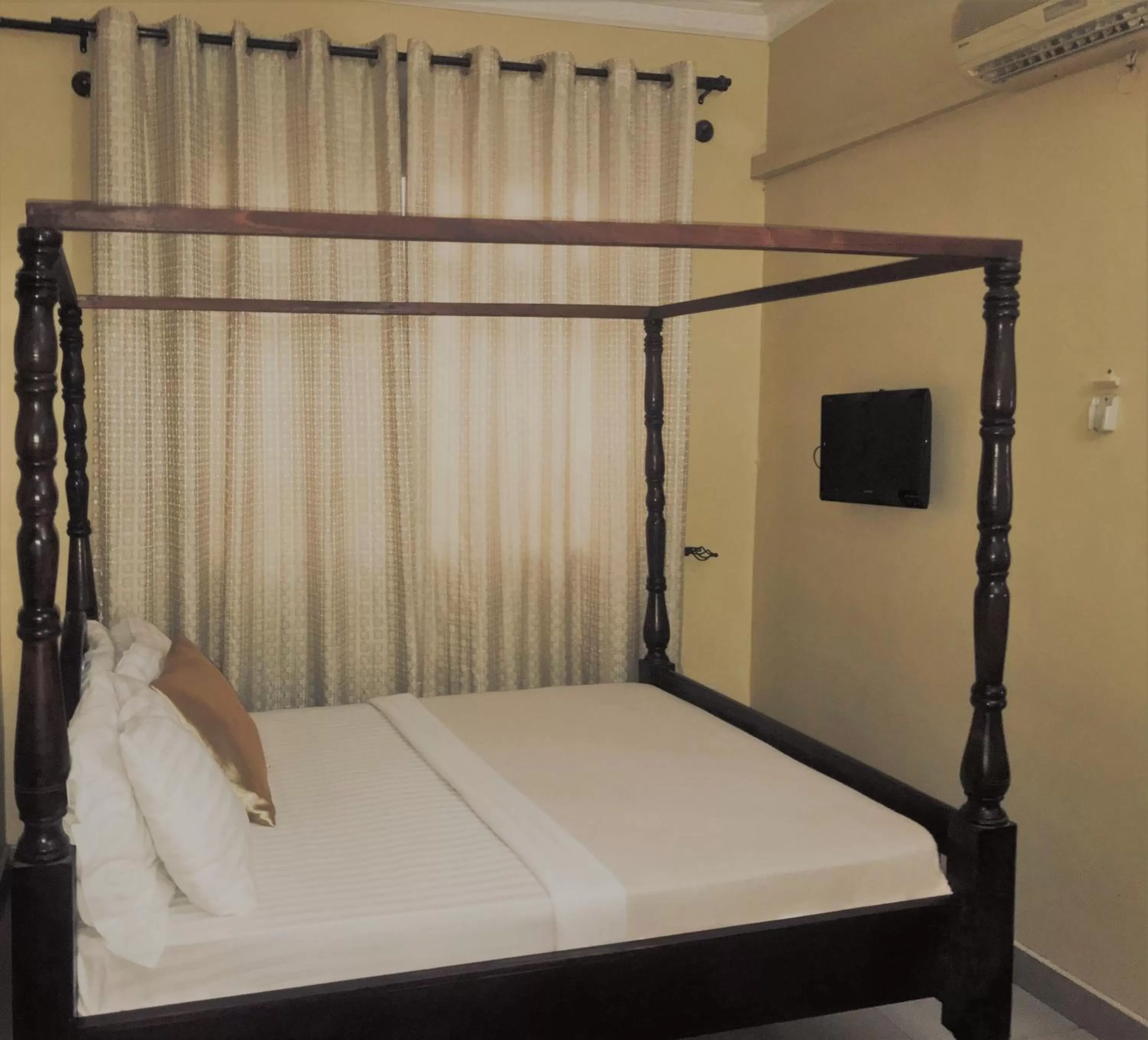 Bed in Transit Airport B&B