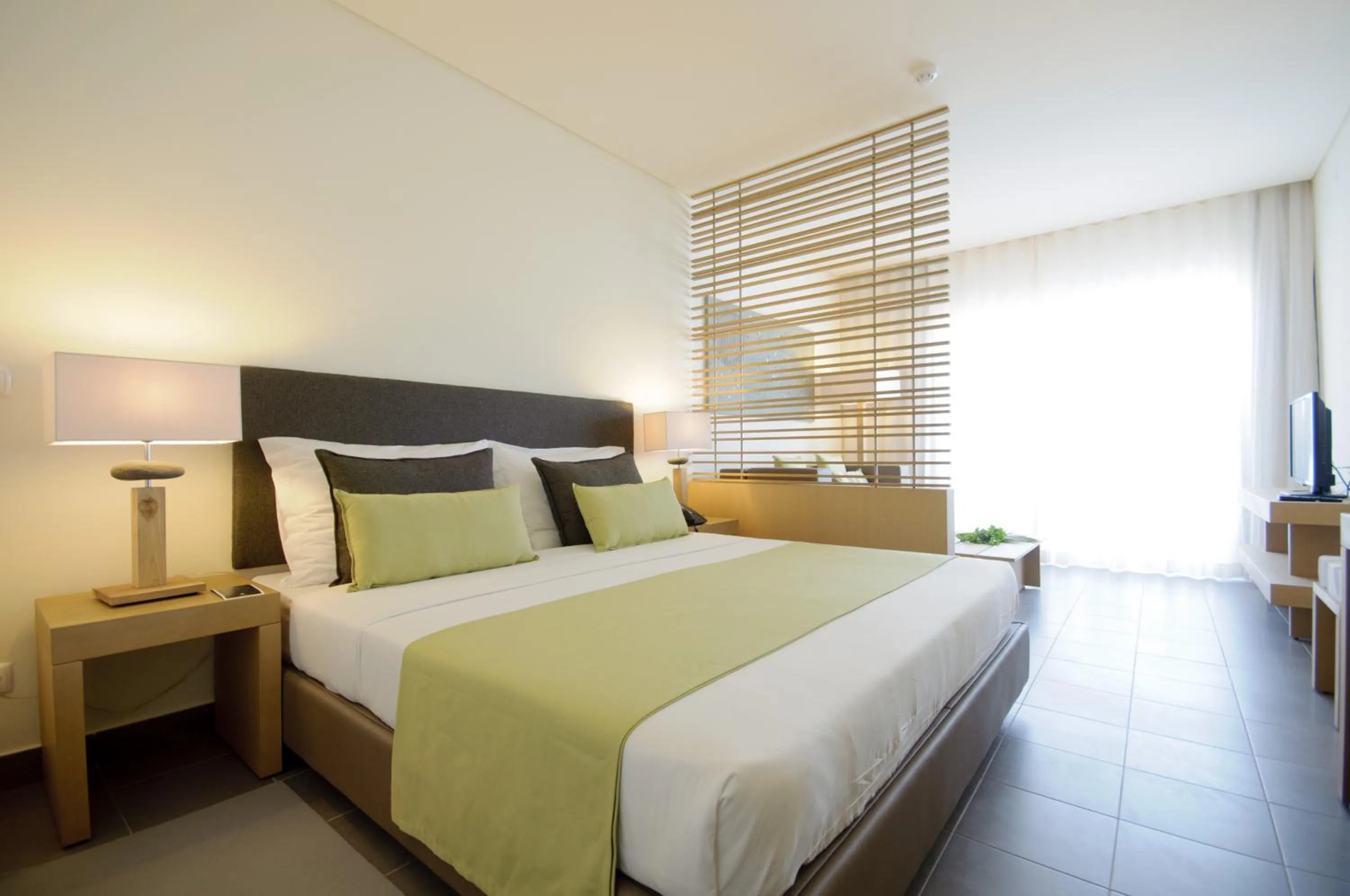 Bed in Oasis Salinas Sea