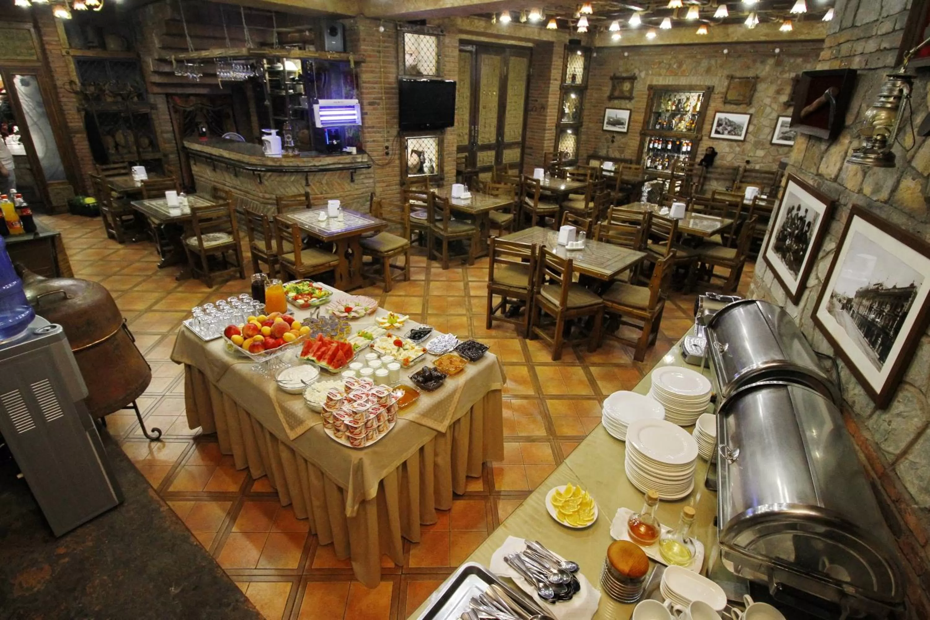 Restaurant/places to eat in Irmeni Hotel