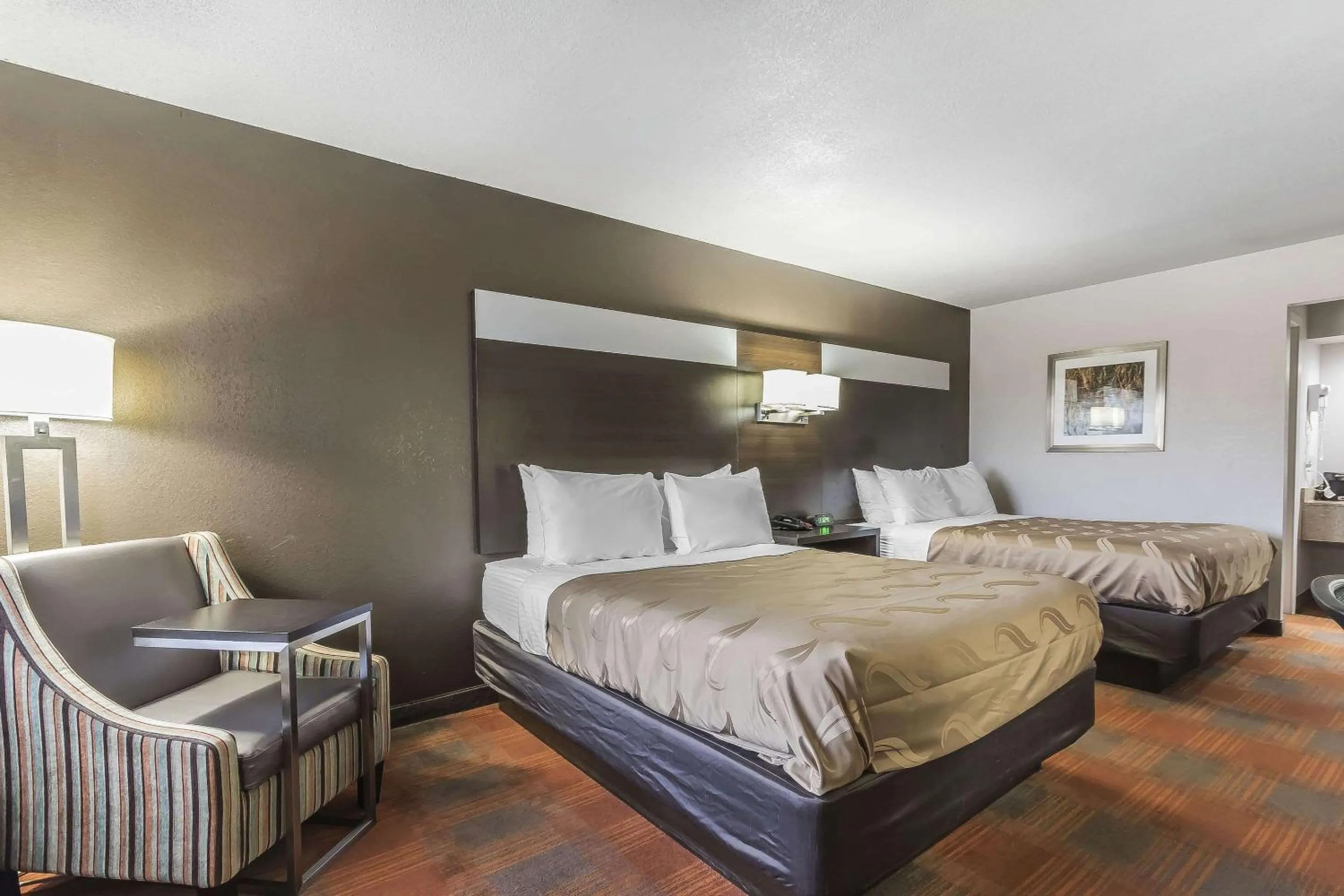 Photo of the whole room, Bed in Quality Inn & Suites Stuttgart North