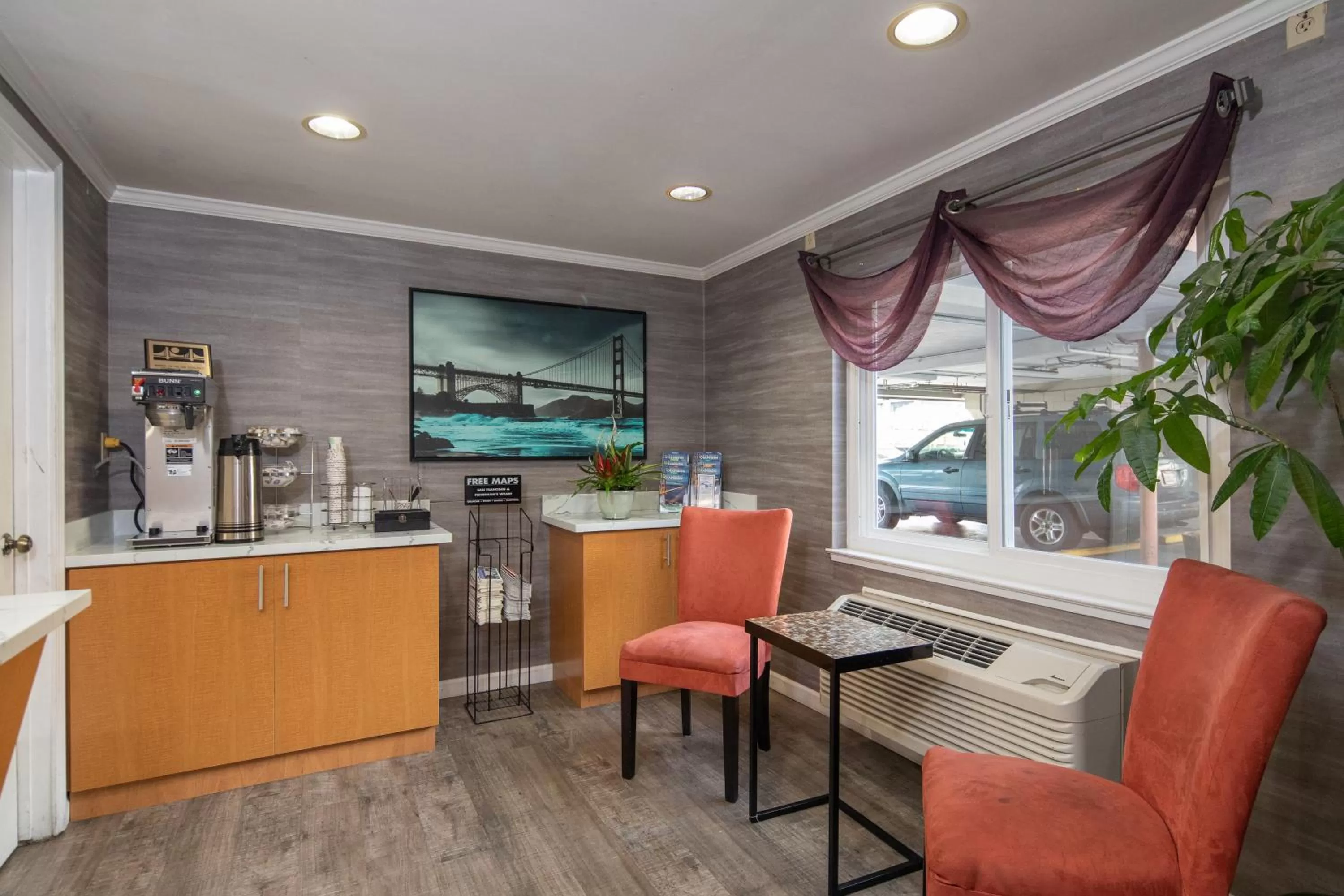 Coffee/tea facilities in SOMA Park Inn