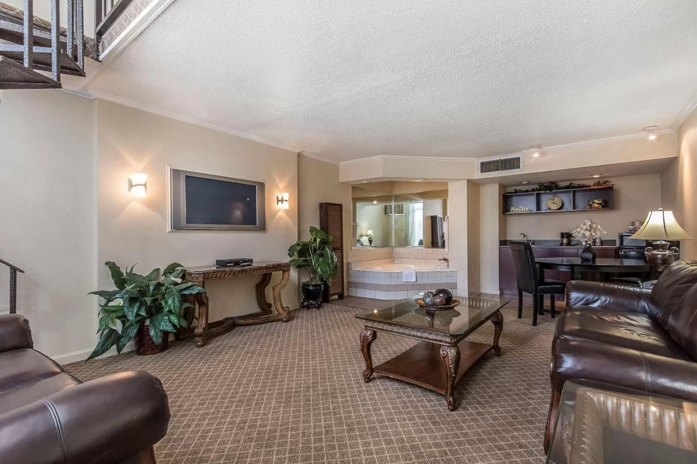 Photo of the whole room in Clarion Inn Morgan City