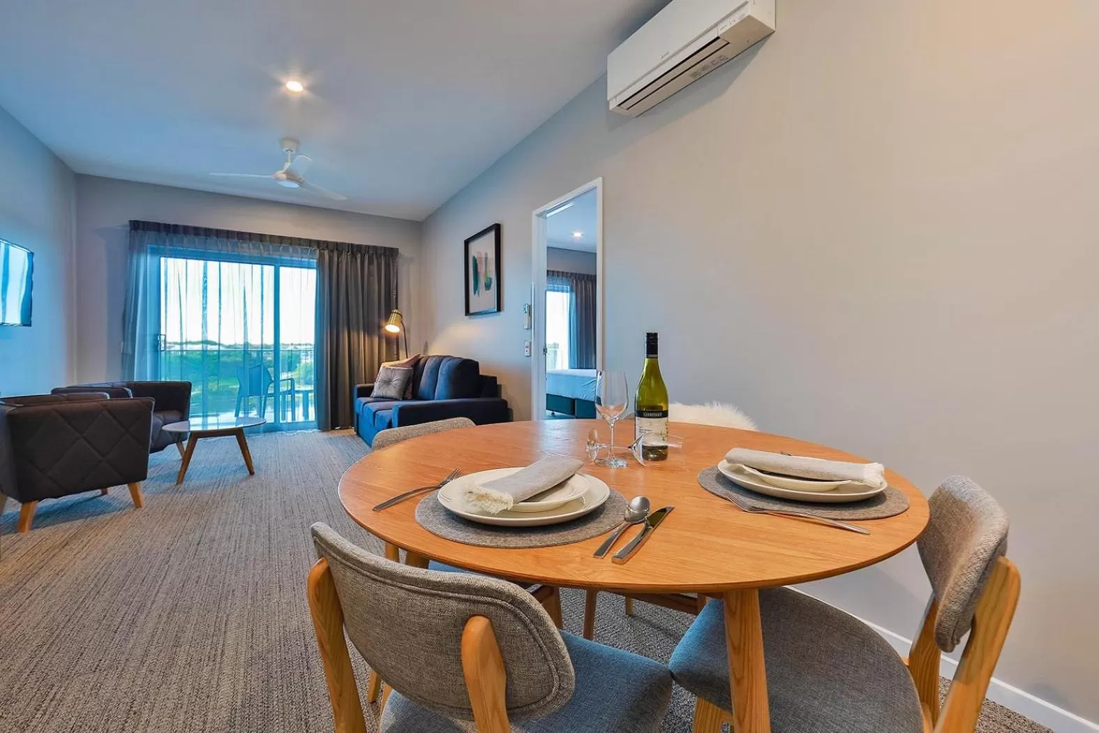 Living room in Best Western Plus North Lakes Hotel