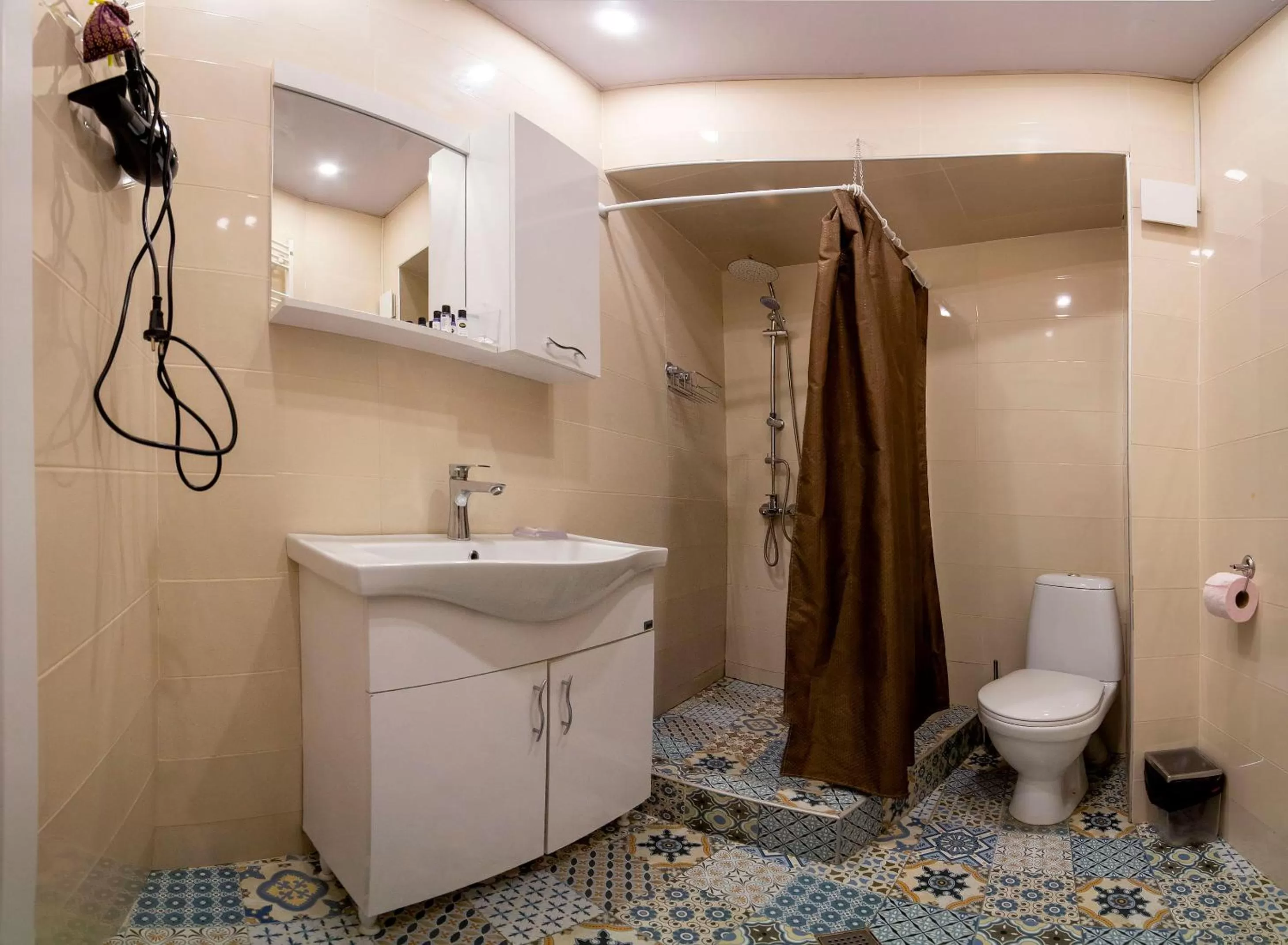 Shower in Gvino Minda