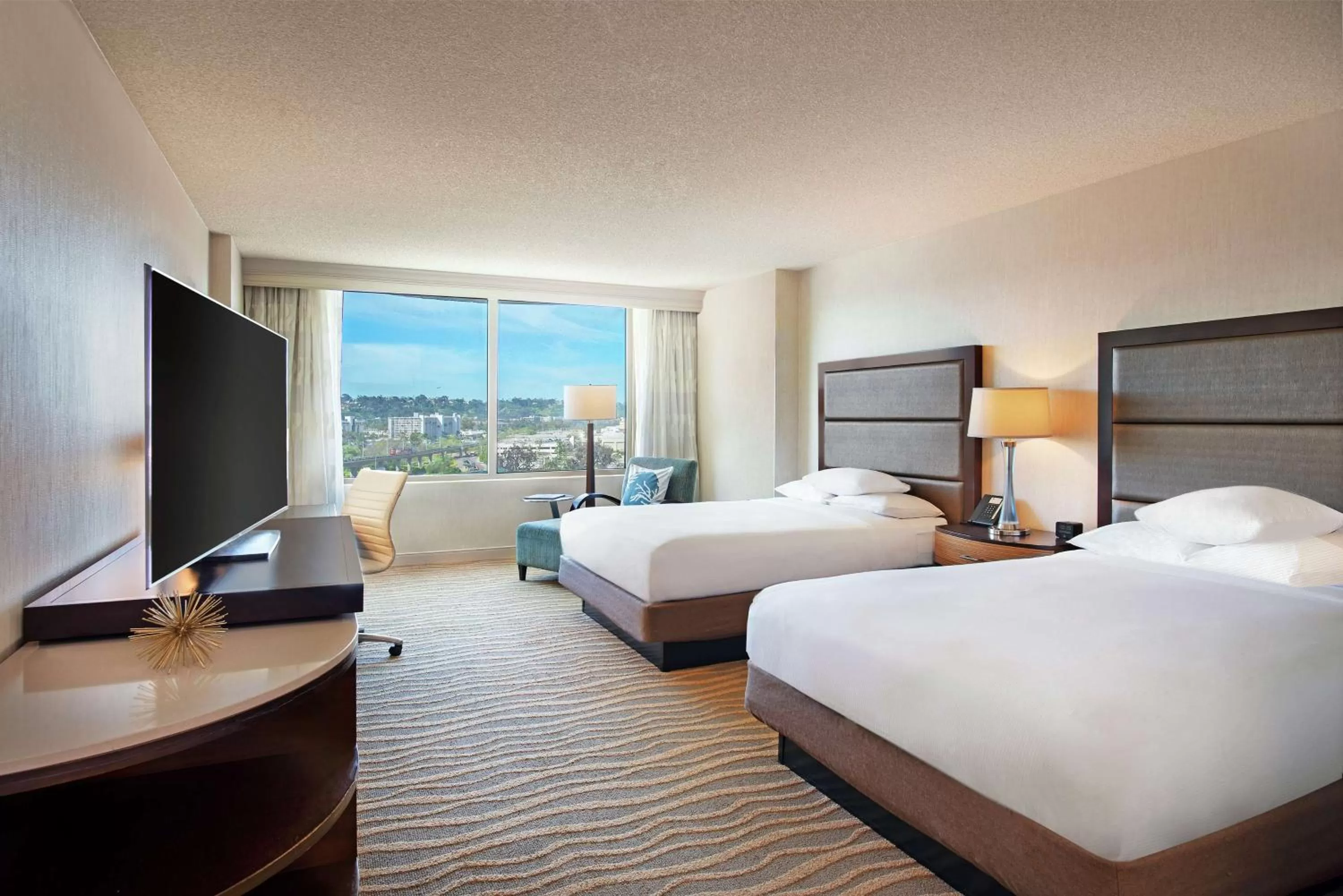 Bedroom, Bed in DoubleTree by Hilton San Diego-Mission Valley