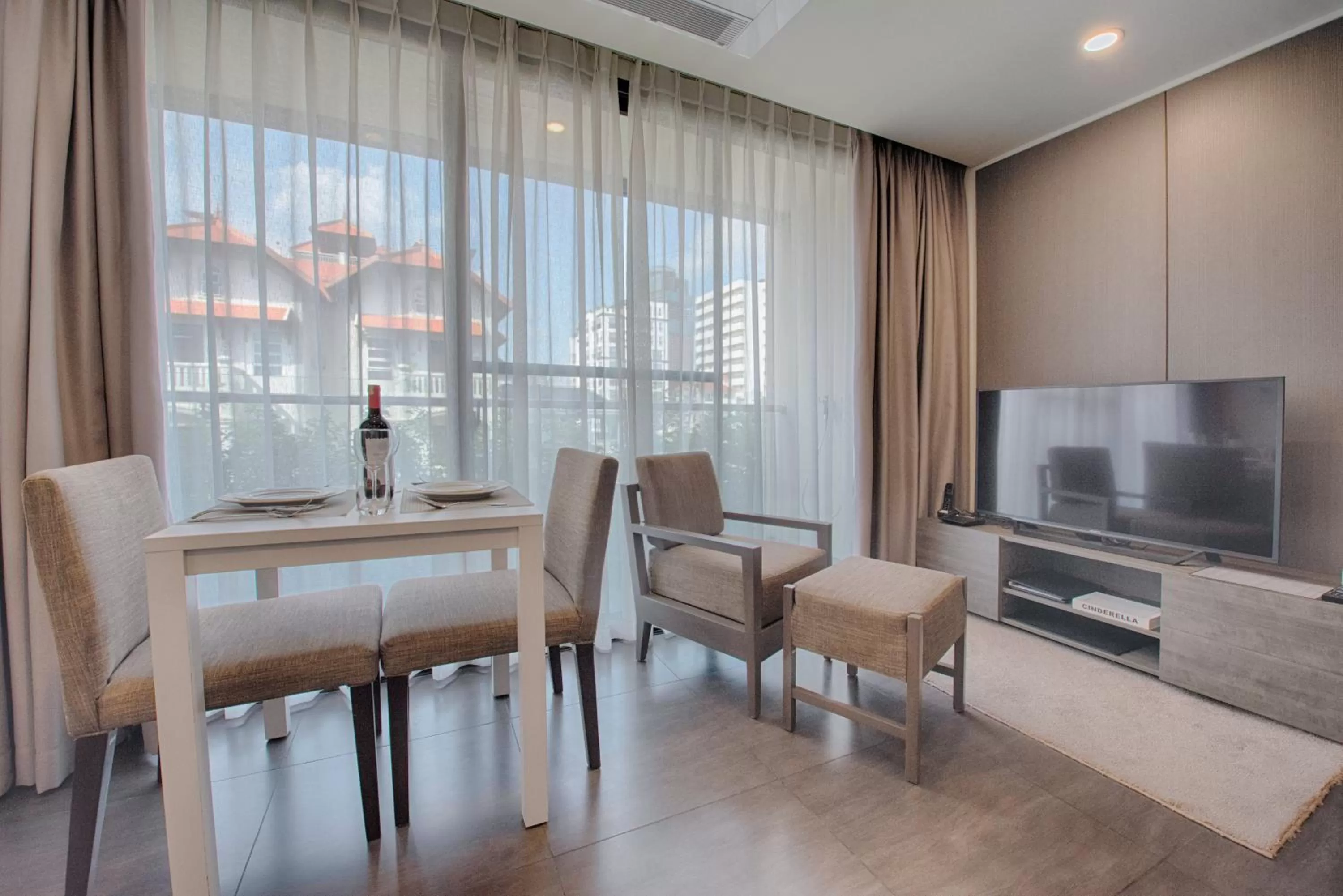 Living room in GRANFERTE Phnom Penh Hotel