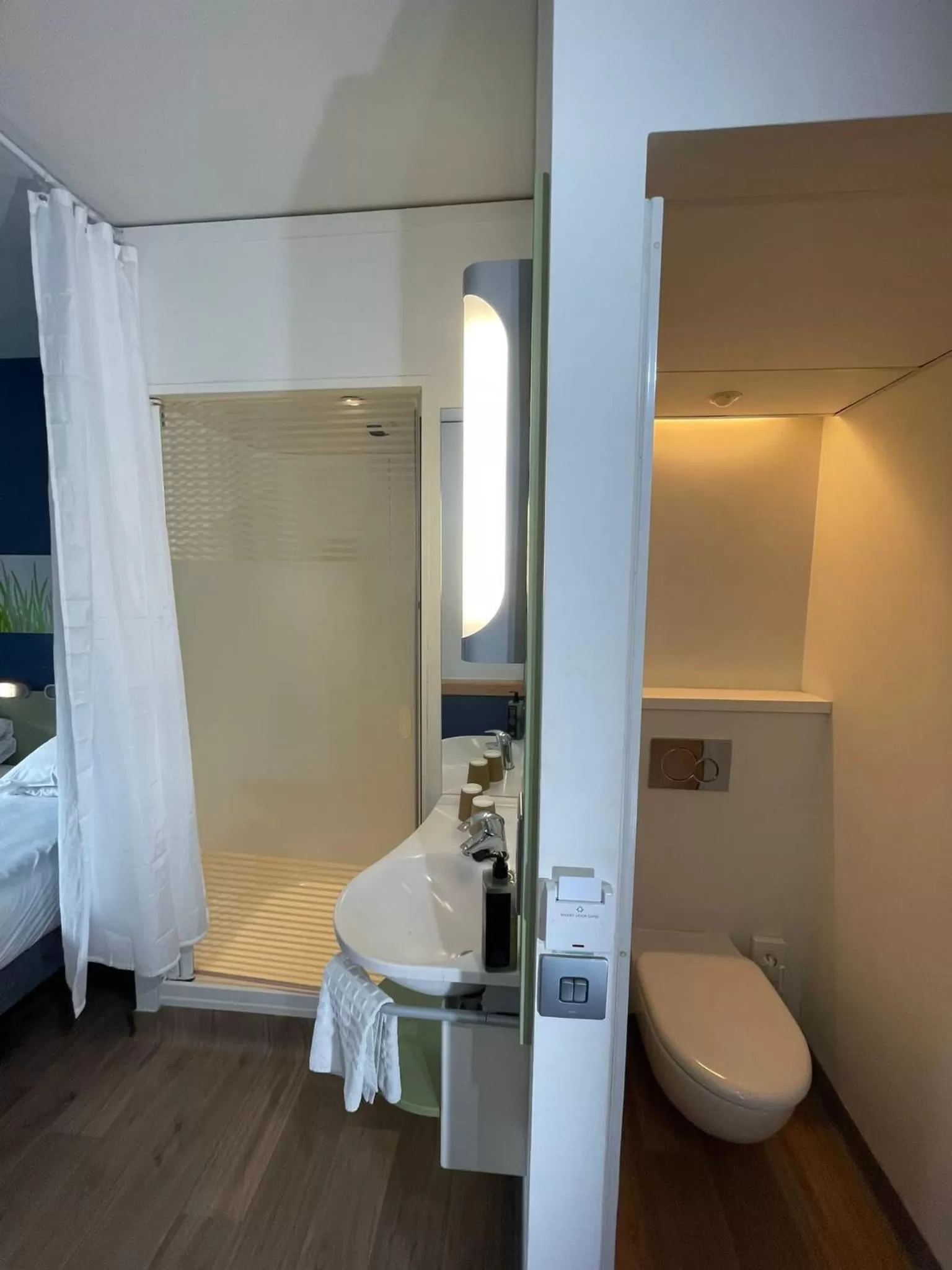 Toilet, Bed in ibis budget Belfast City Centre