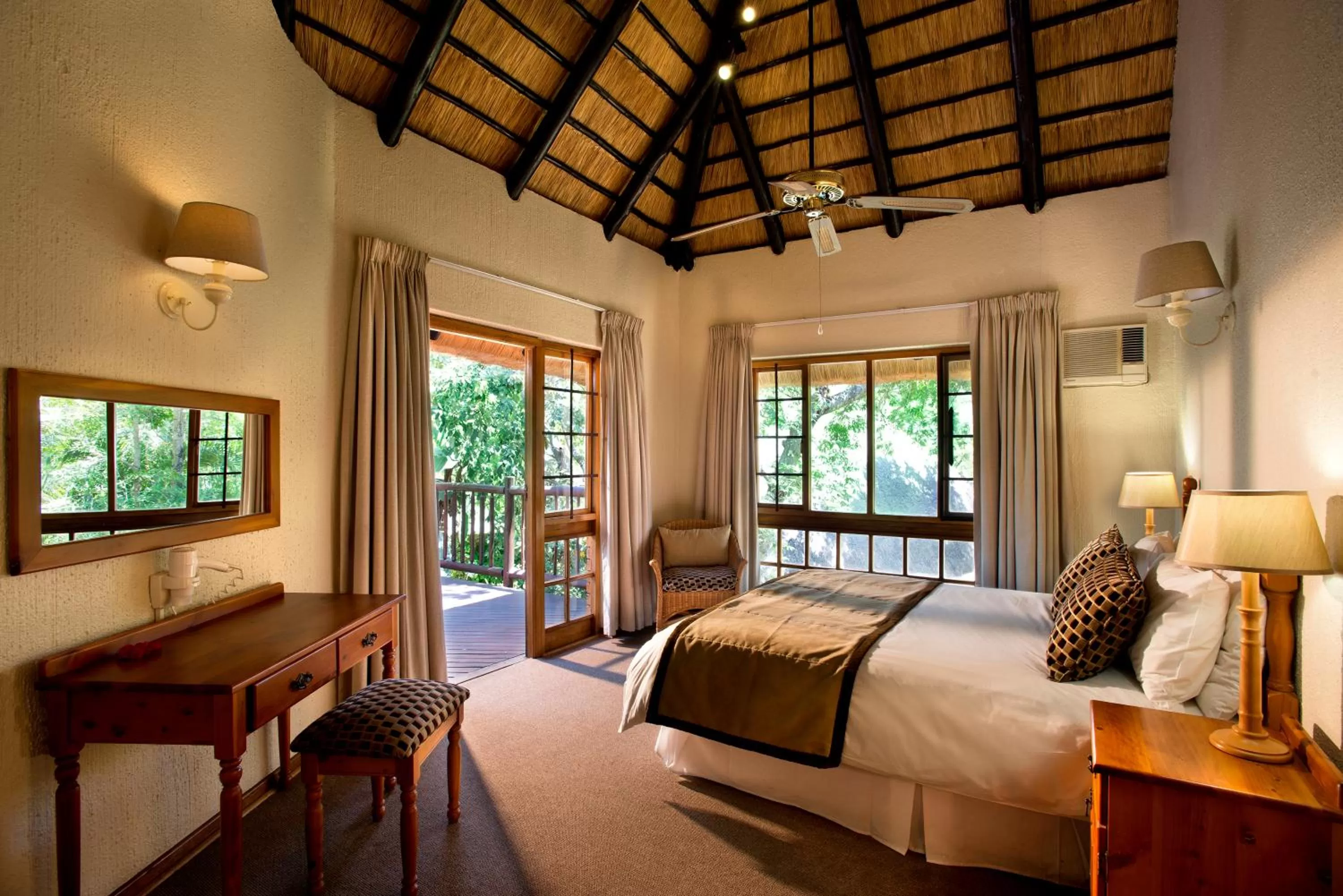Balcony/Terrace, Bed in Kruger Park Lodge