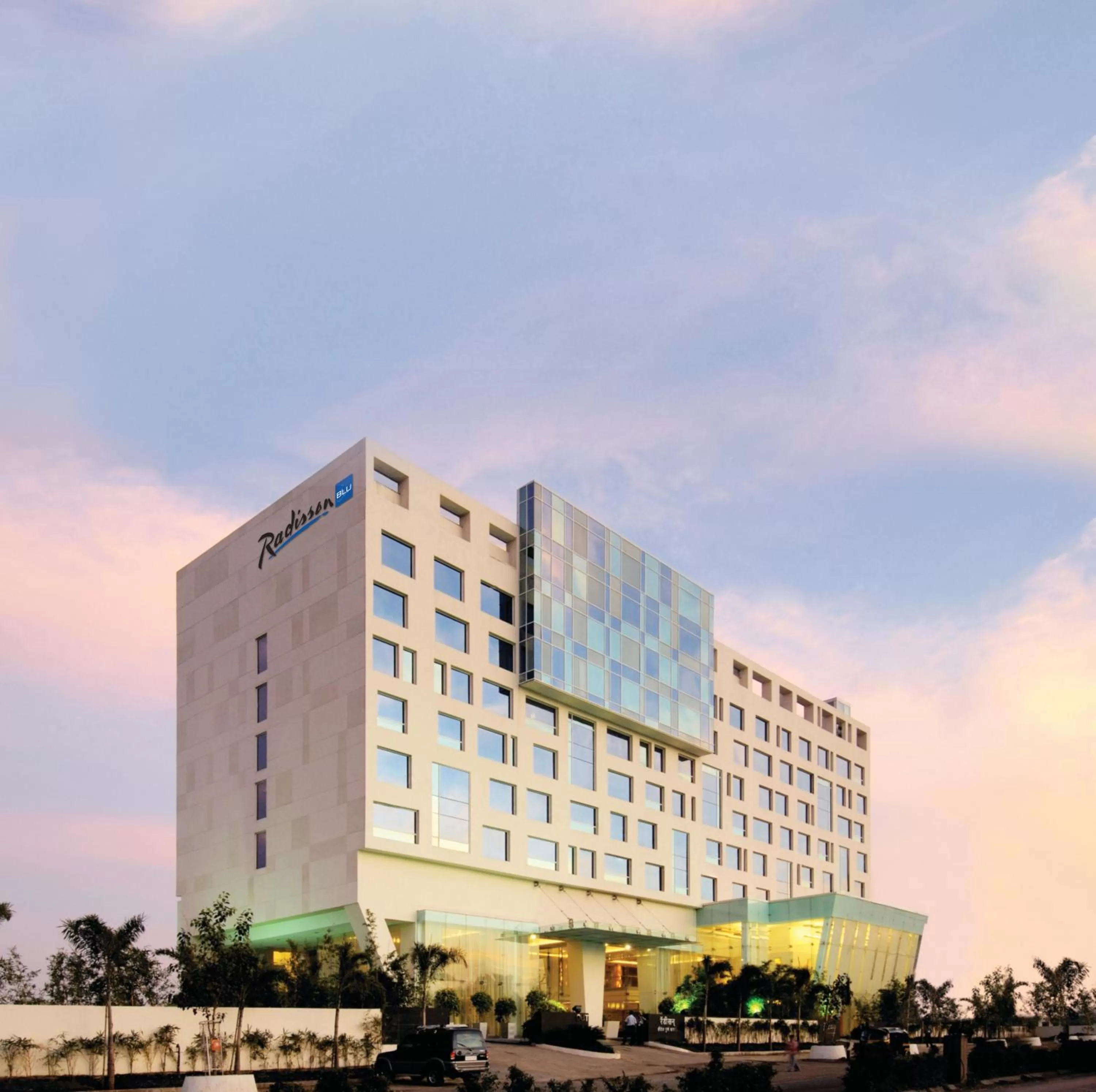 Facade/entrance in Radisson Blu Hotel Pune Kharadi