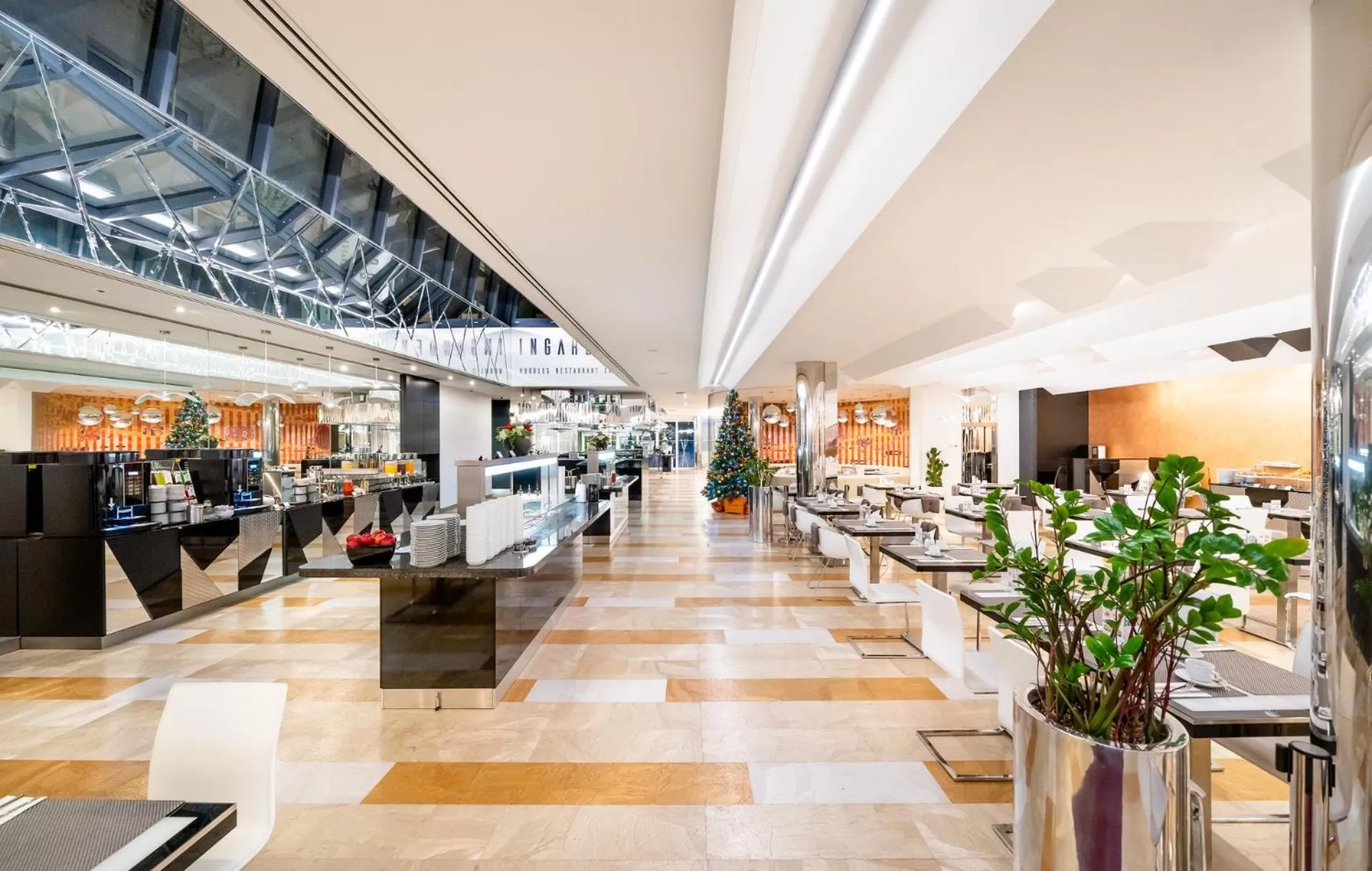 Restaurant/places to eat in Grandium Hotel Prague