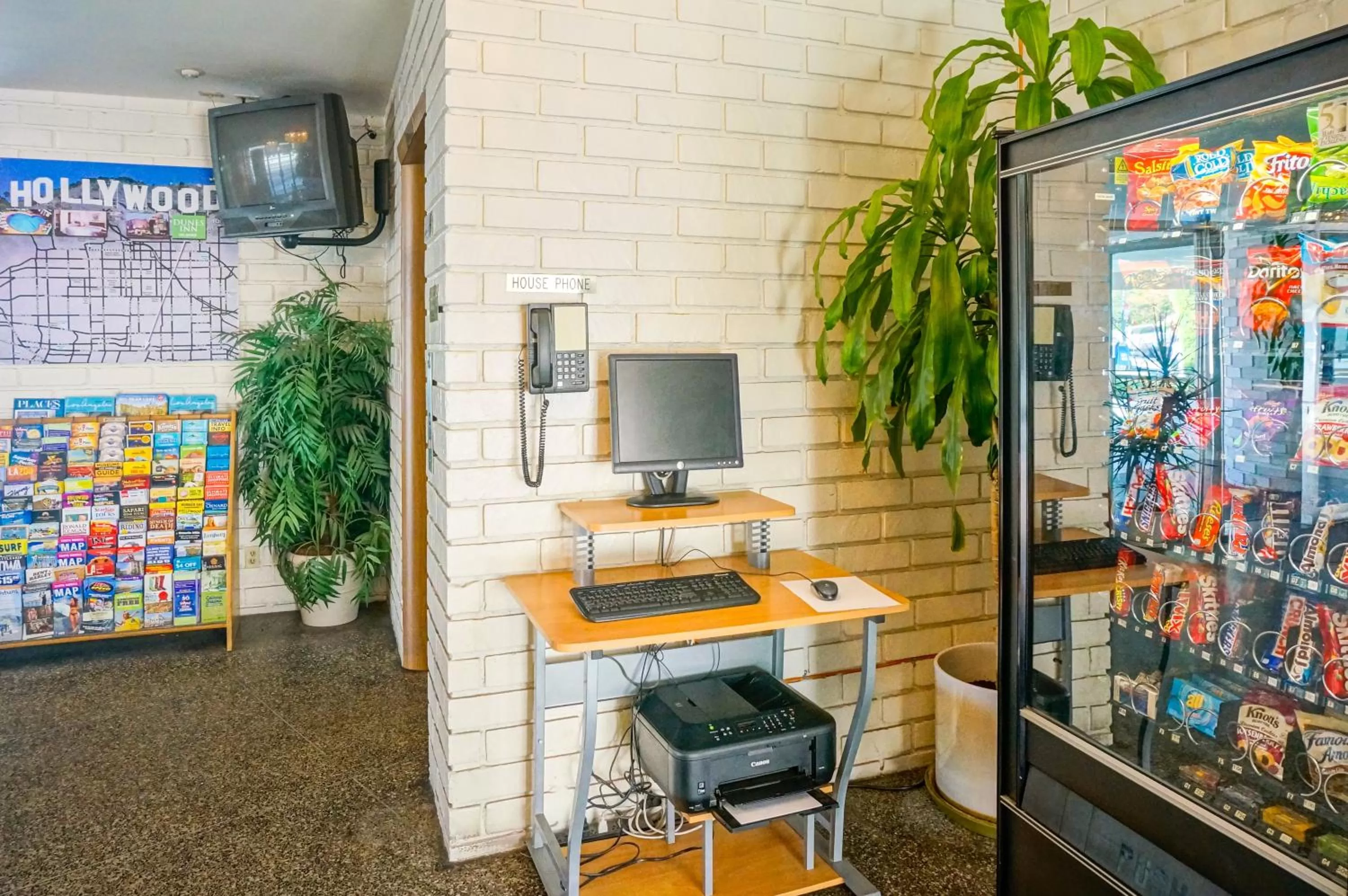 Lobby or reception in Dunes Inn - Wilshire