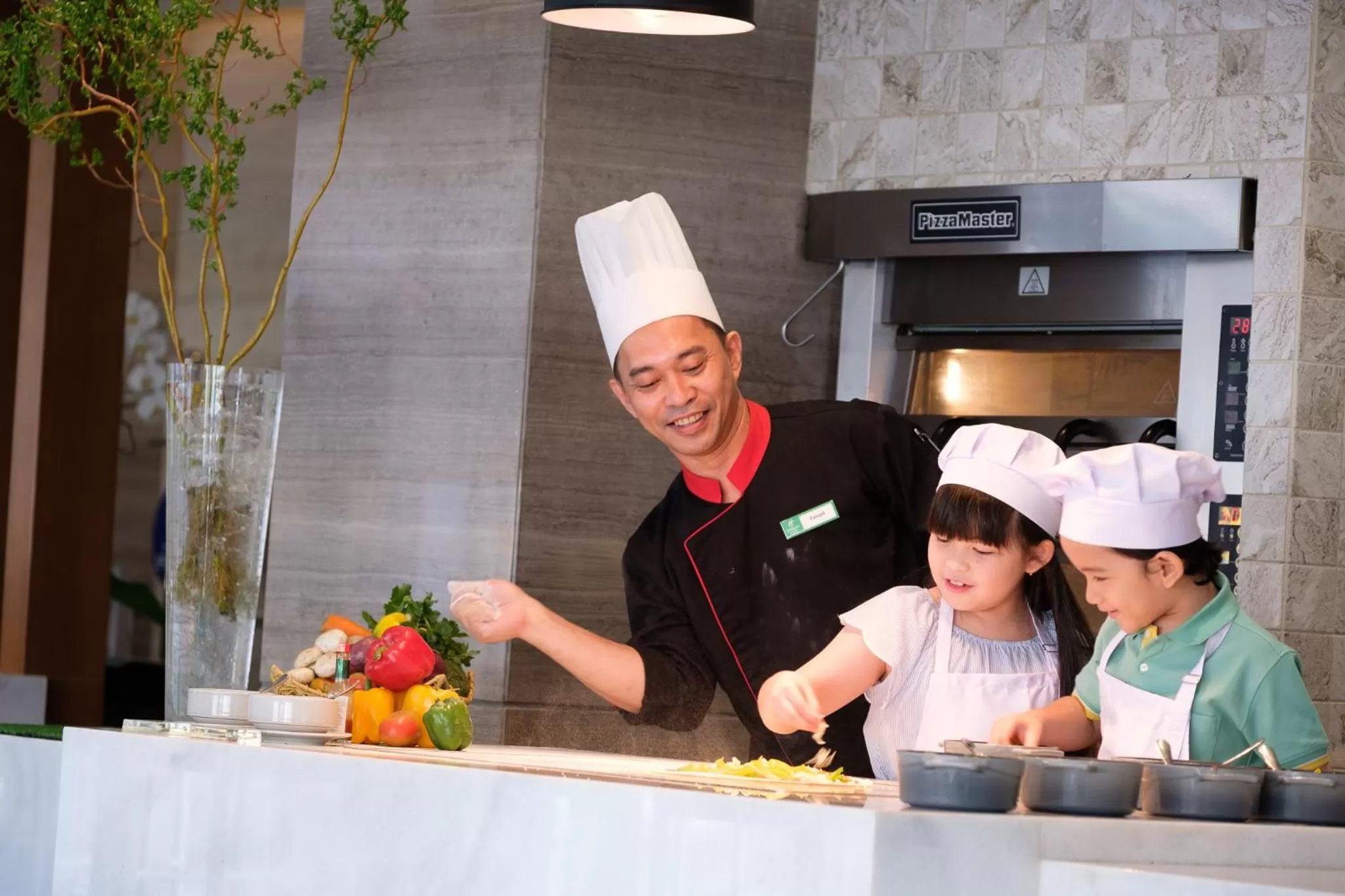 Restaurant/places to eat in Holiday Inn & Suites Jakarta Gajah Mada by IHG