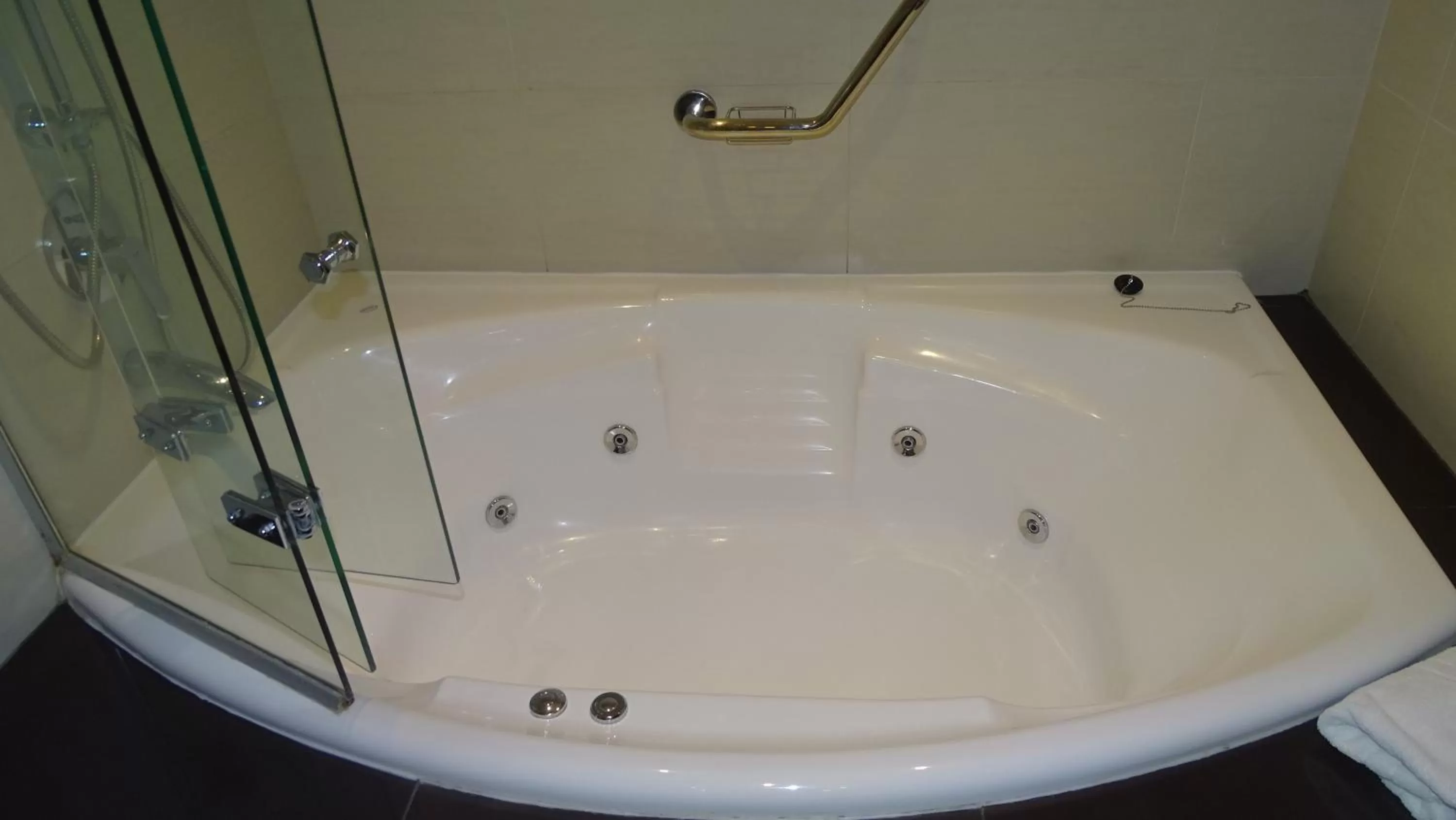 Hot Tub in Hotel Restaurante Ankara