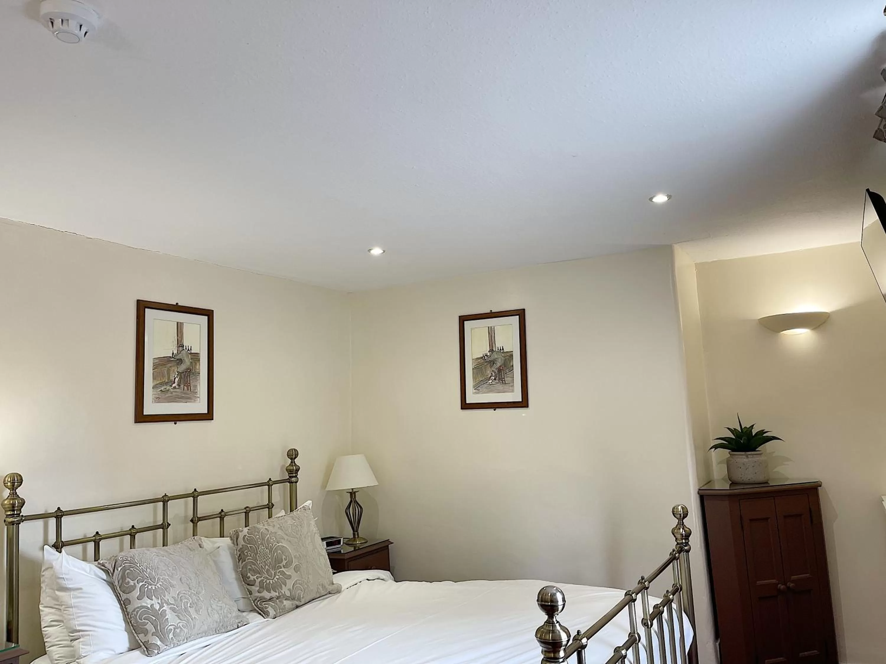 Other, Bed in Anglers Arms