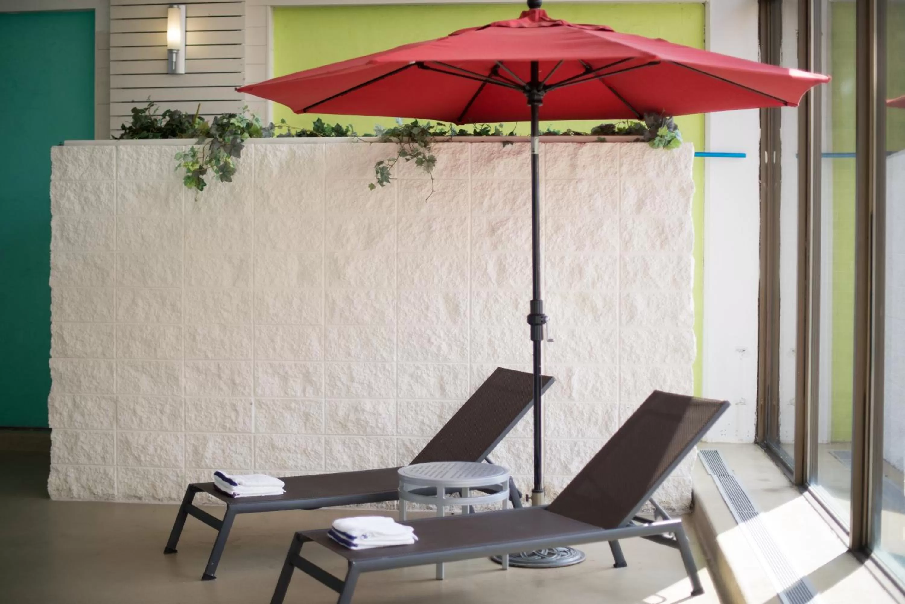 Patio in Radisson Hotel Duluth-Harborview