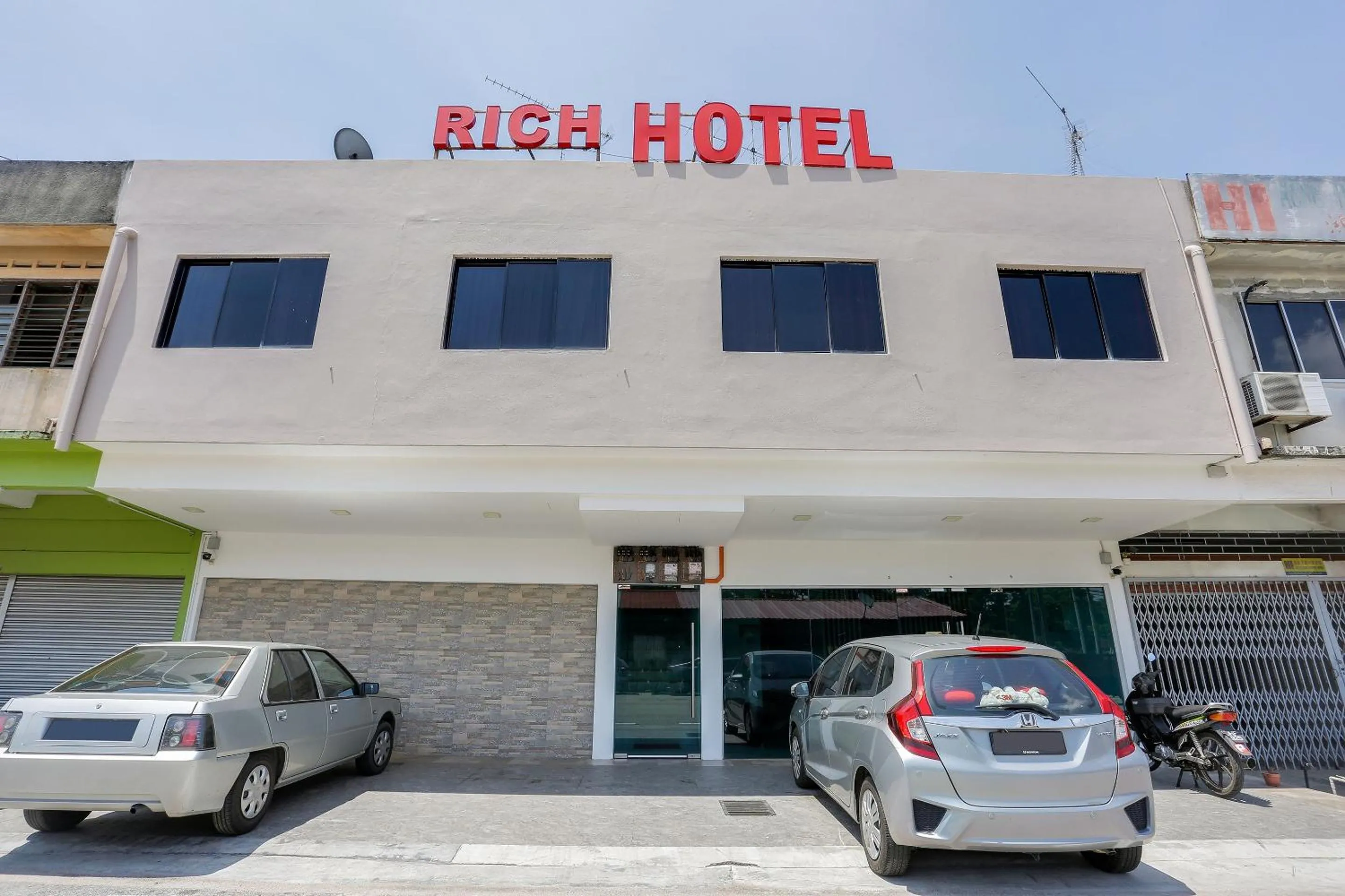 Property Building in Super OYO 89495 Rich Hotel