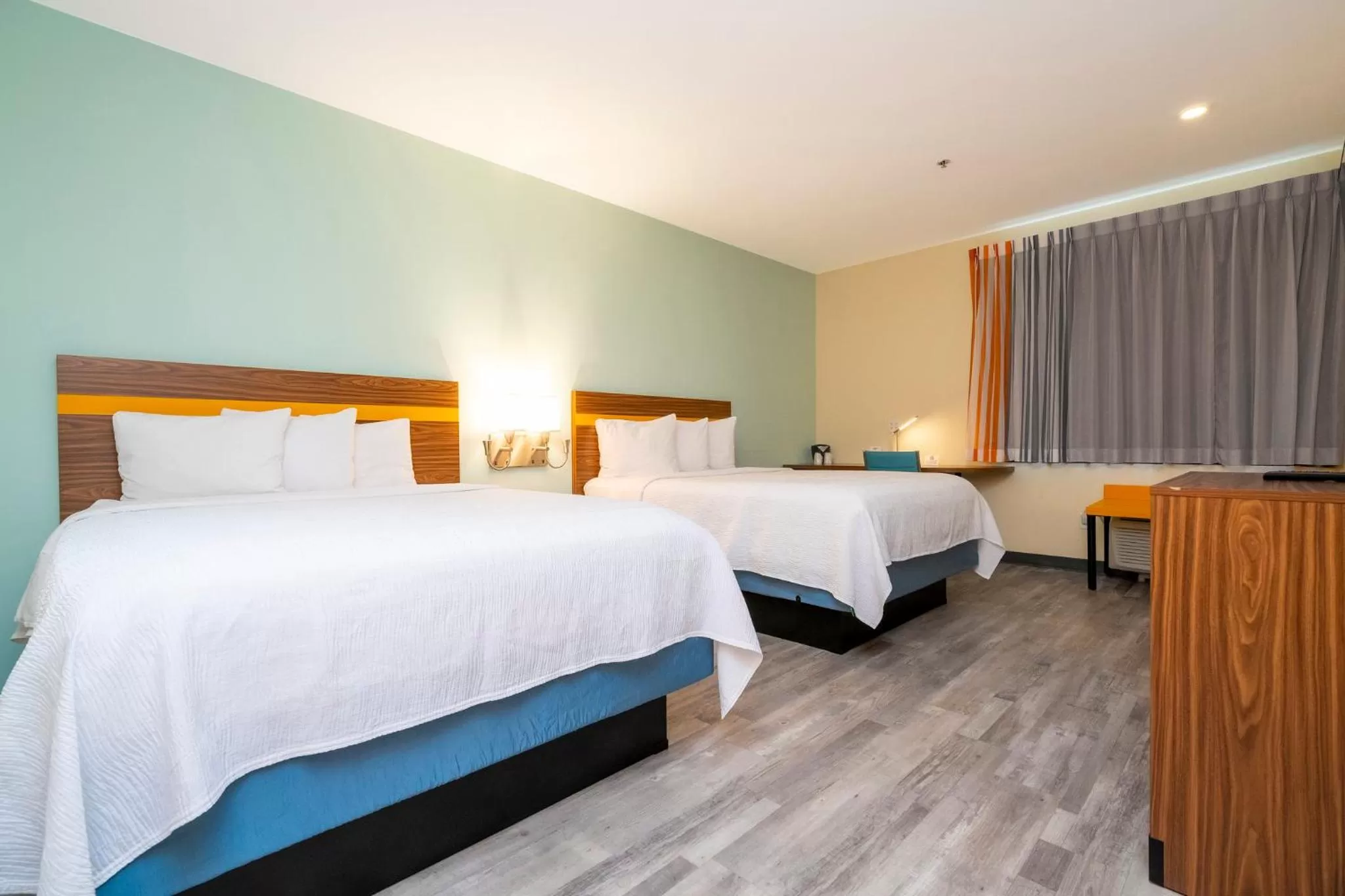 Photo of the whole room, Bed in SPOT X Hotel Orlando Intl Dr by The Red Collection