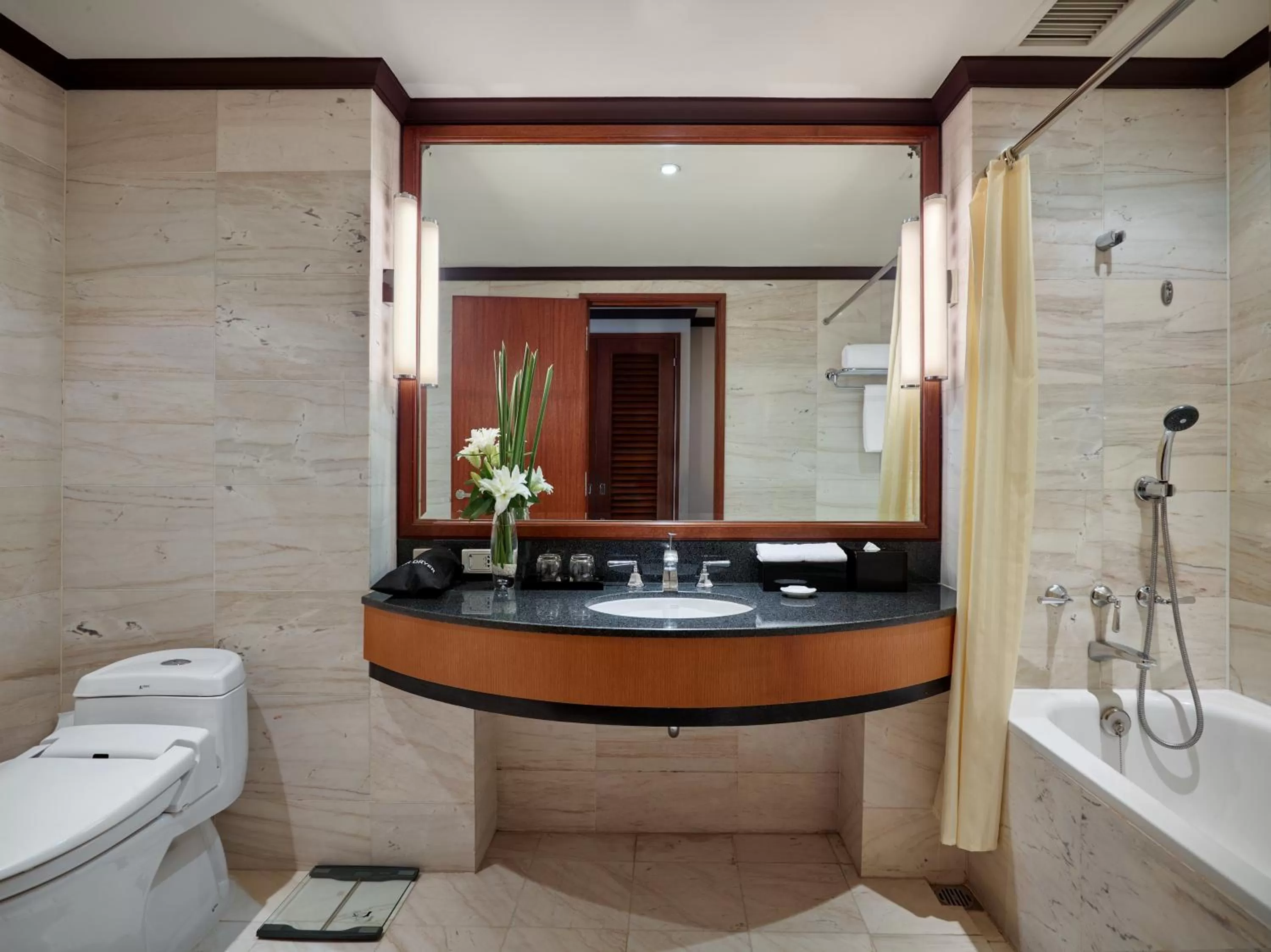 Bathroom in Hôtel du Parc Hanoï