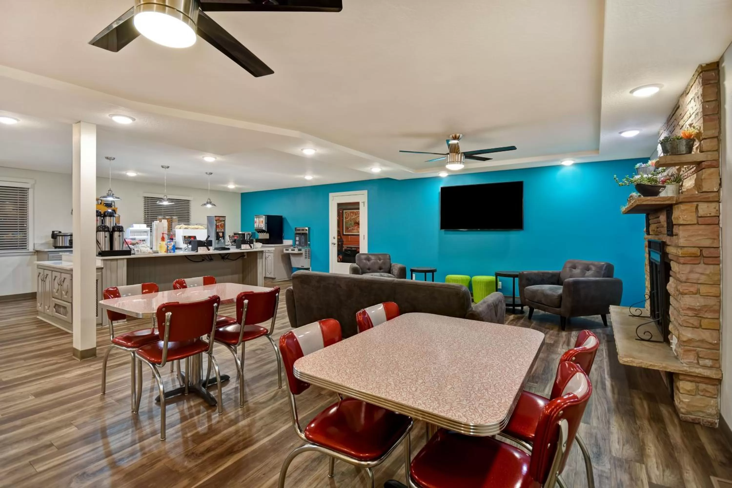 TV and multimedia in Expedition Lodge Moab Arches National Park