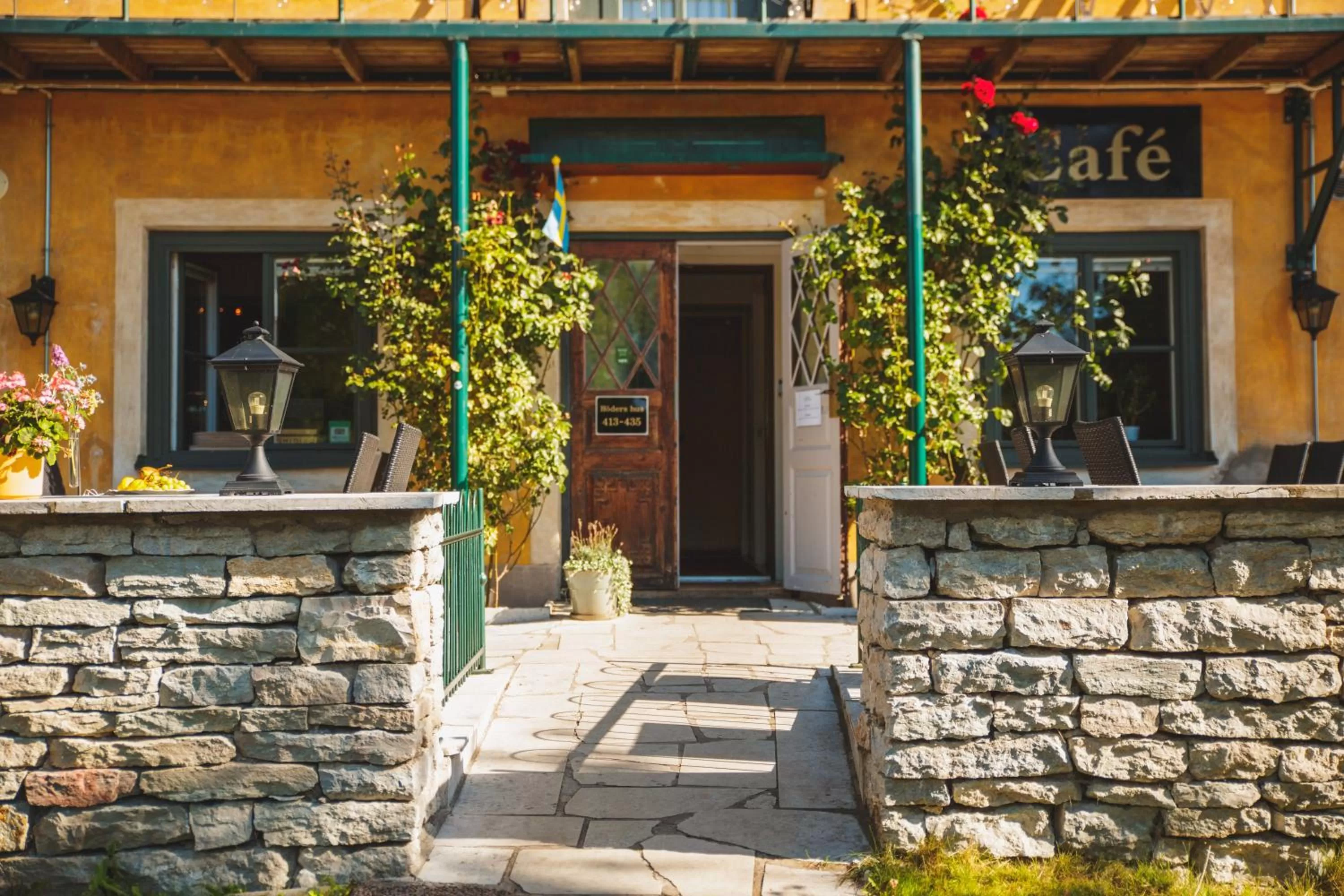 Facade/entrance in Hotell Breda Blick