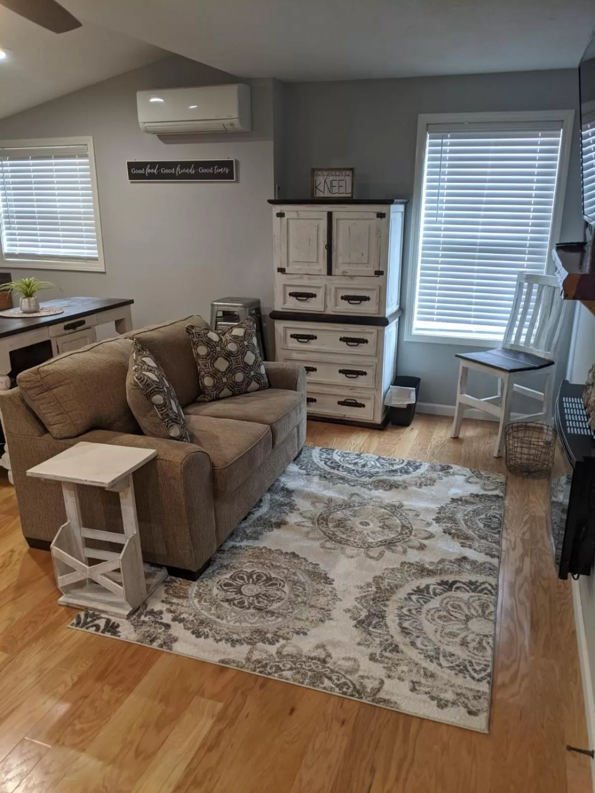 Living room in Heidi Motel - Helen