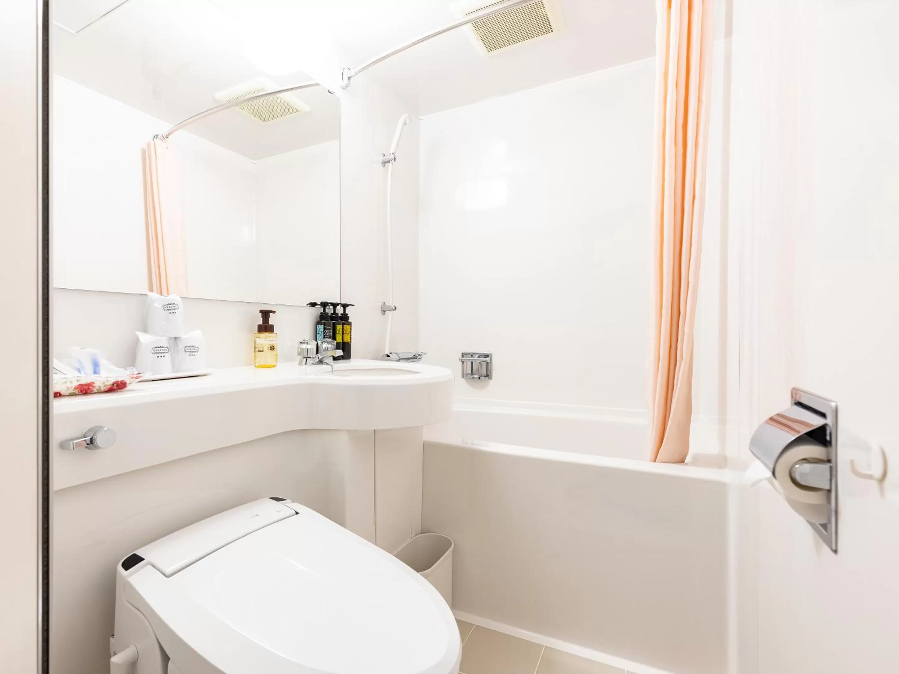 Toilet in KOKO STAY Shimonoseki - formerly Hotel Wing International Shimonoseki