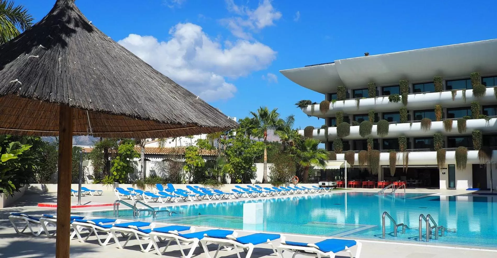 Swimming pool in Hotel Deloix 4* Sup