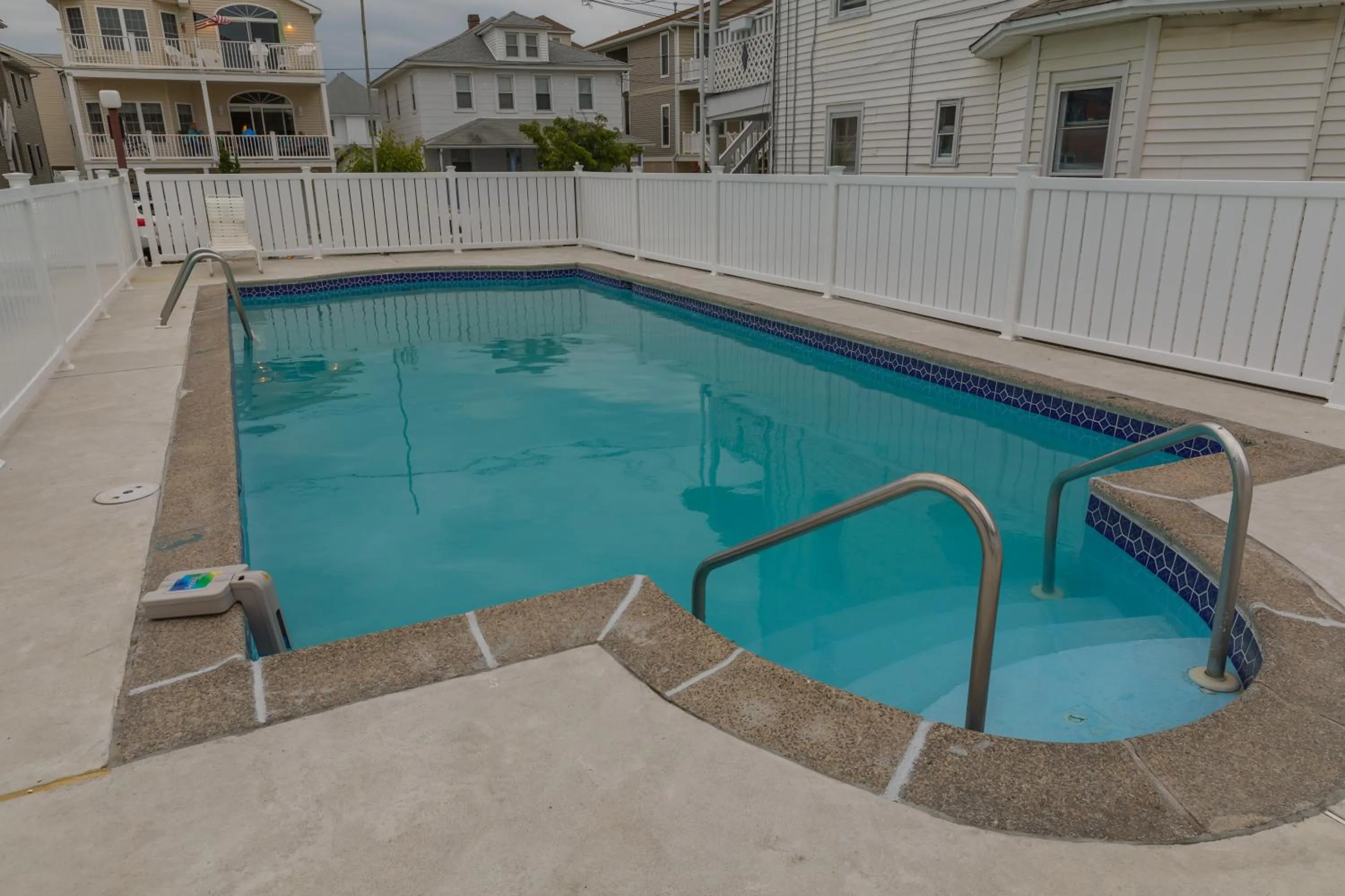 Swimming pool in Wildwood Inn Hotel Travelodge Beach & Boardwalk
