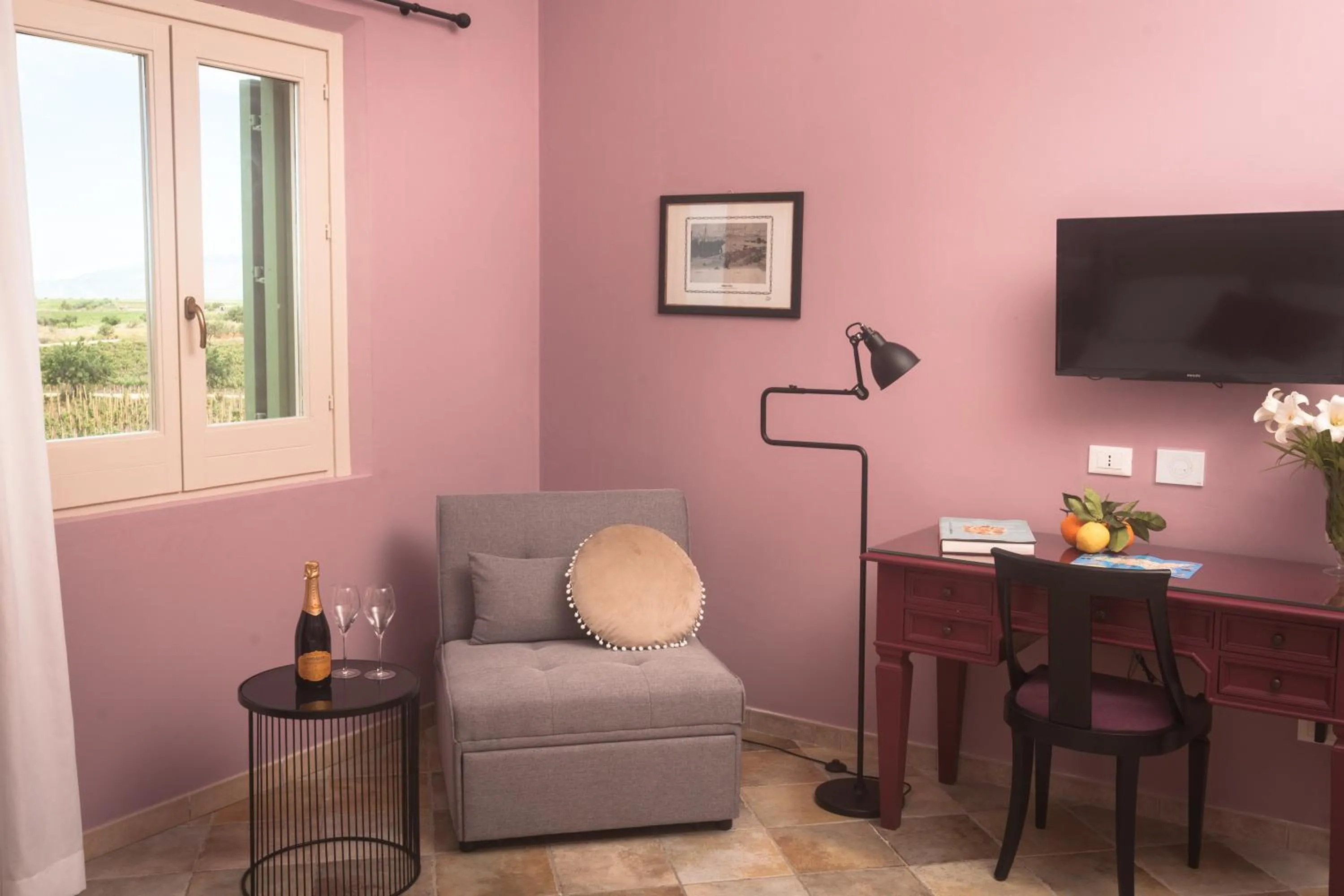 TV and multimedia in Agriturismo Baglio Donnafranca Wine Resort