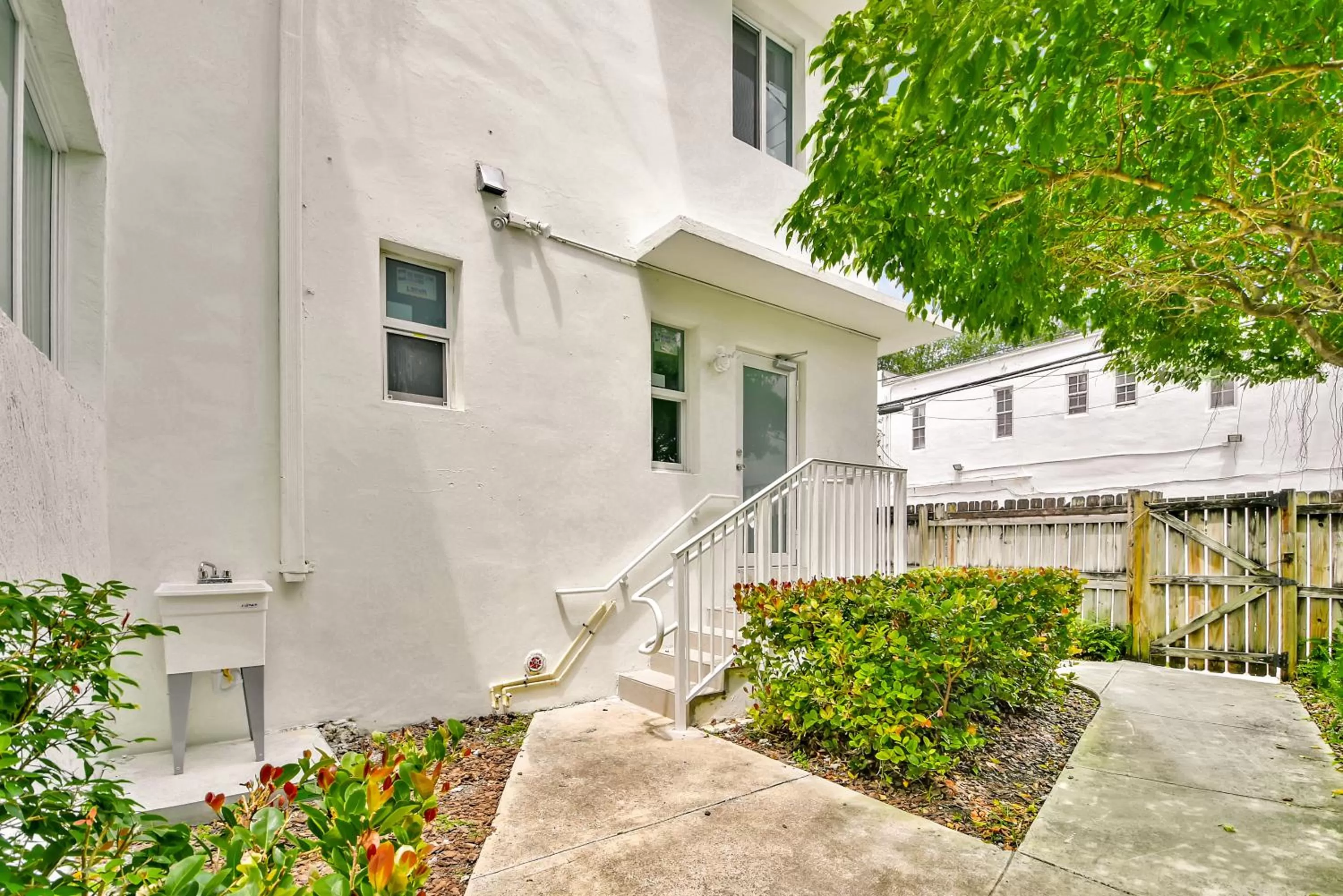 Property building in West Deco