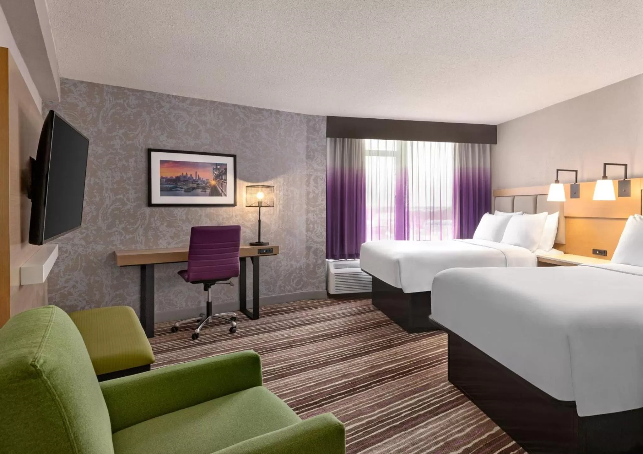 Photo of the whole room, Bed in Holiday Inn Philadelphia Arpt-Stadium Area by IHG