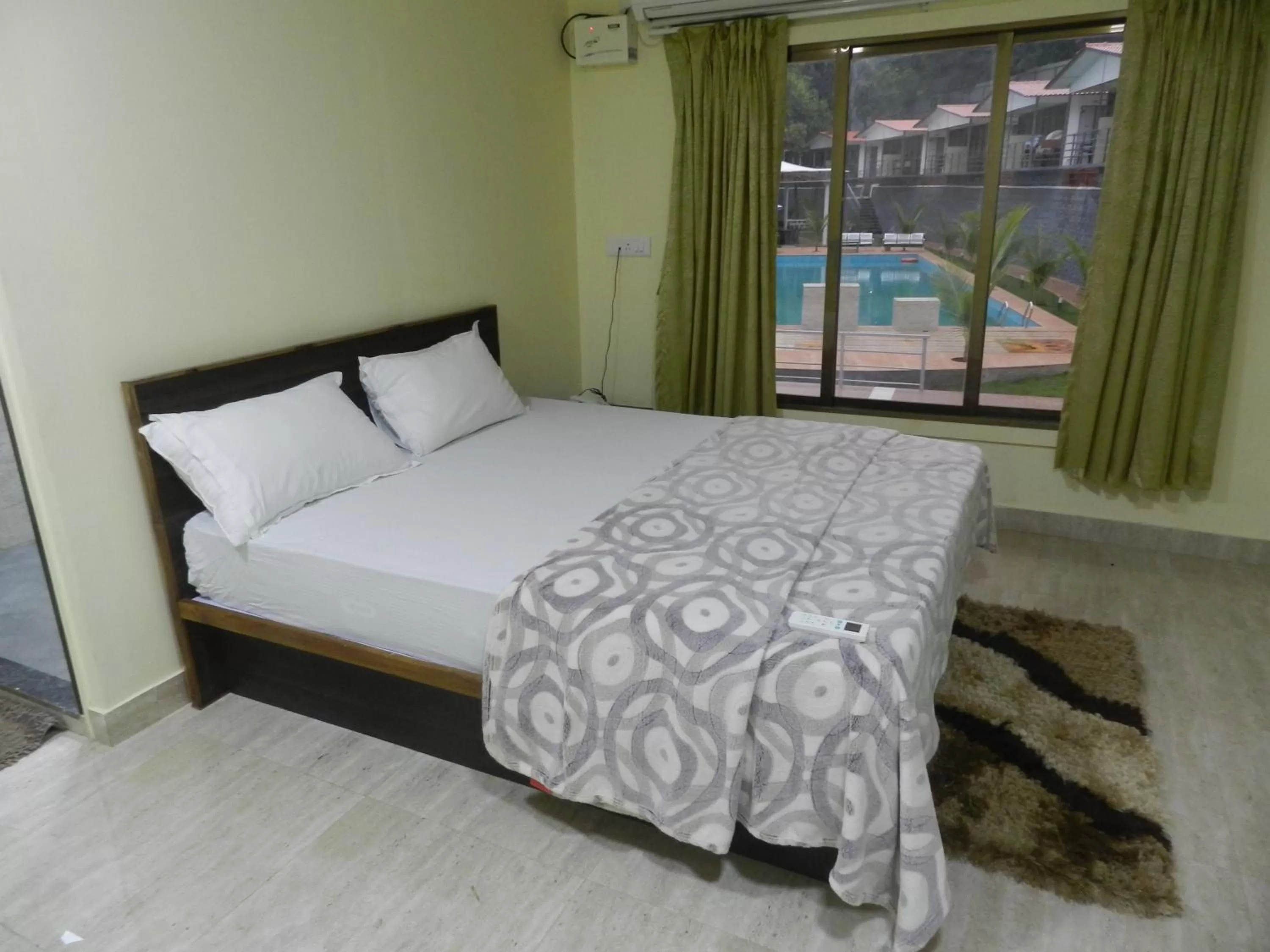 Bed in THE NIHAL RESORT