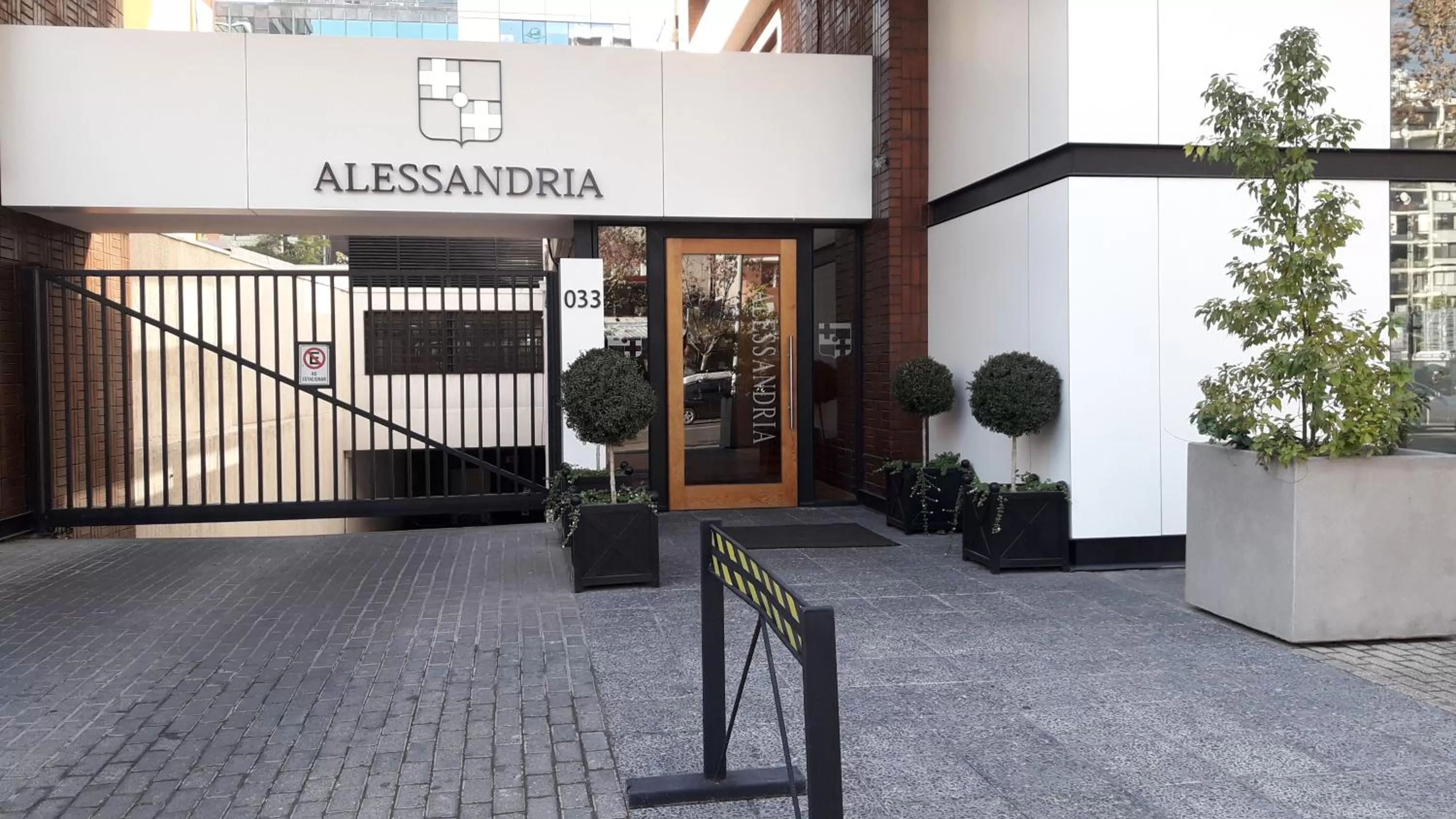 Facade/entrance in Alessandria Apart - El Bosque Norte