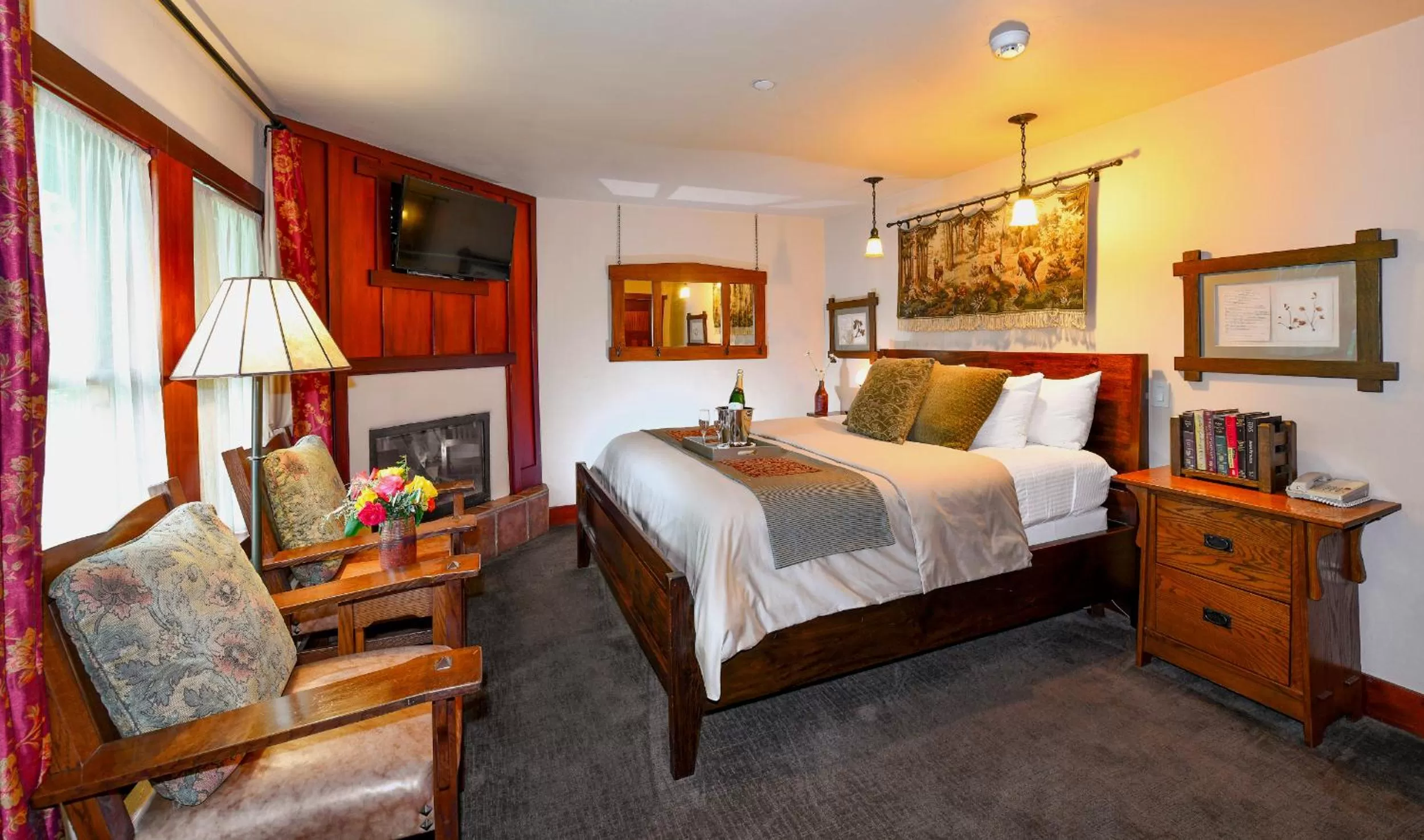 Bedroom, Bed in Blackbird Inn