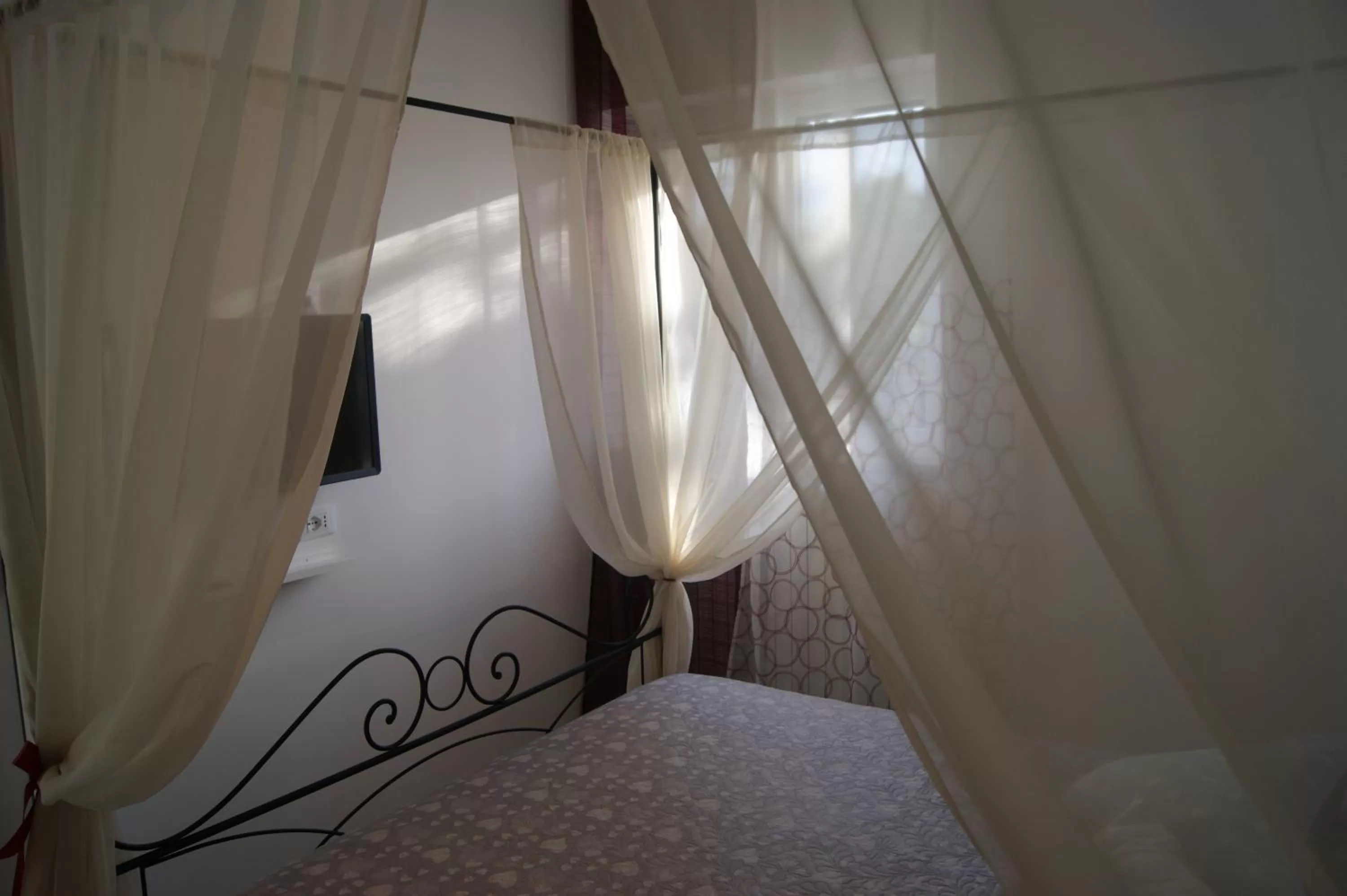 Photo of the whole room, Bed in Arome B&B