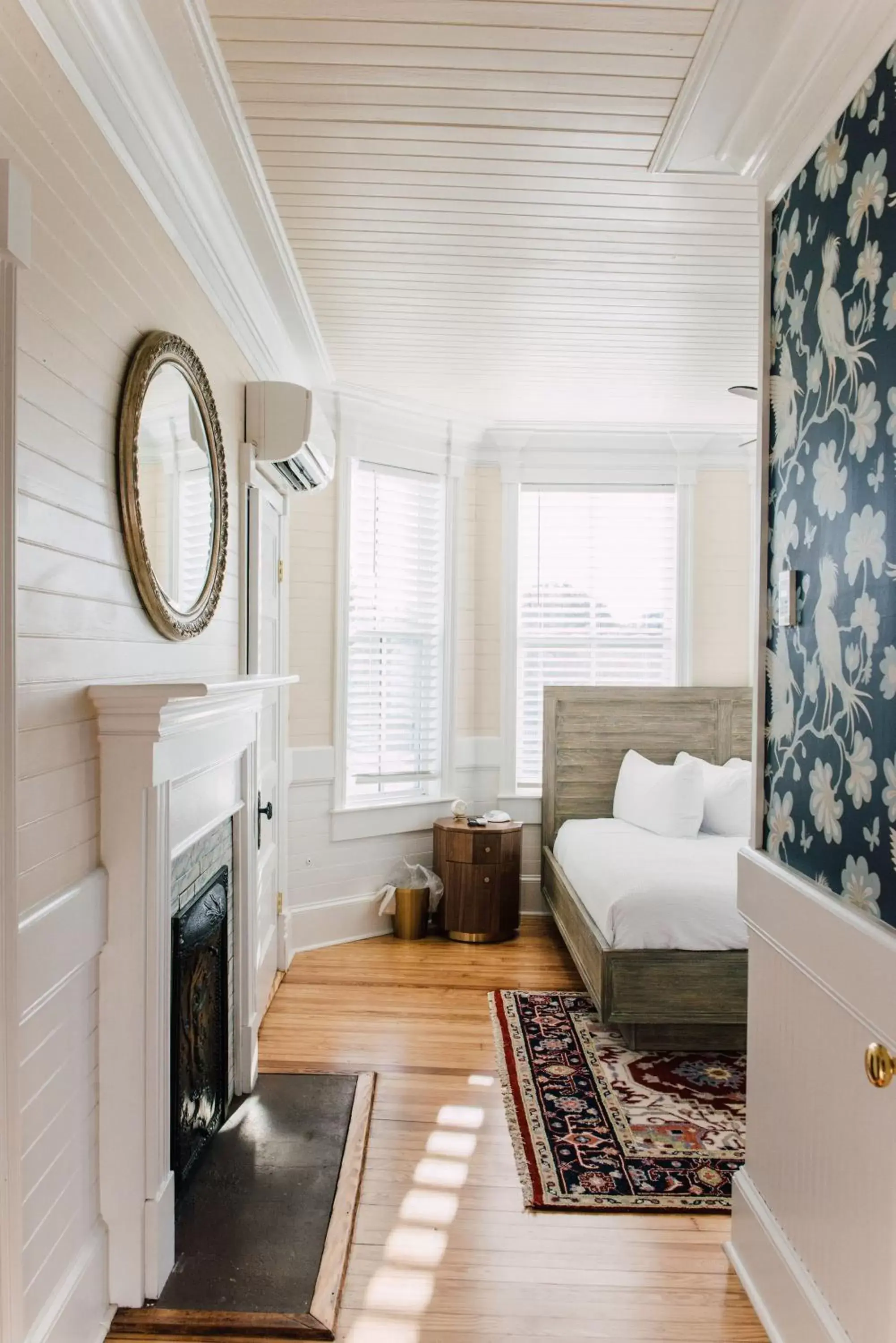 Deluxe King Suite in The Gibson Inn Deluxe King Suite in The Gibson Inn