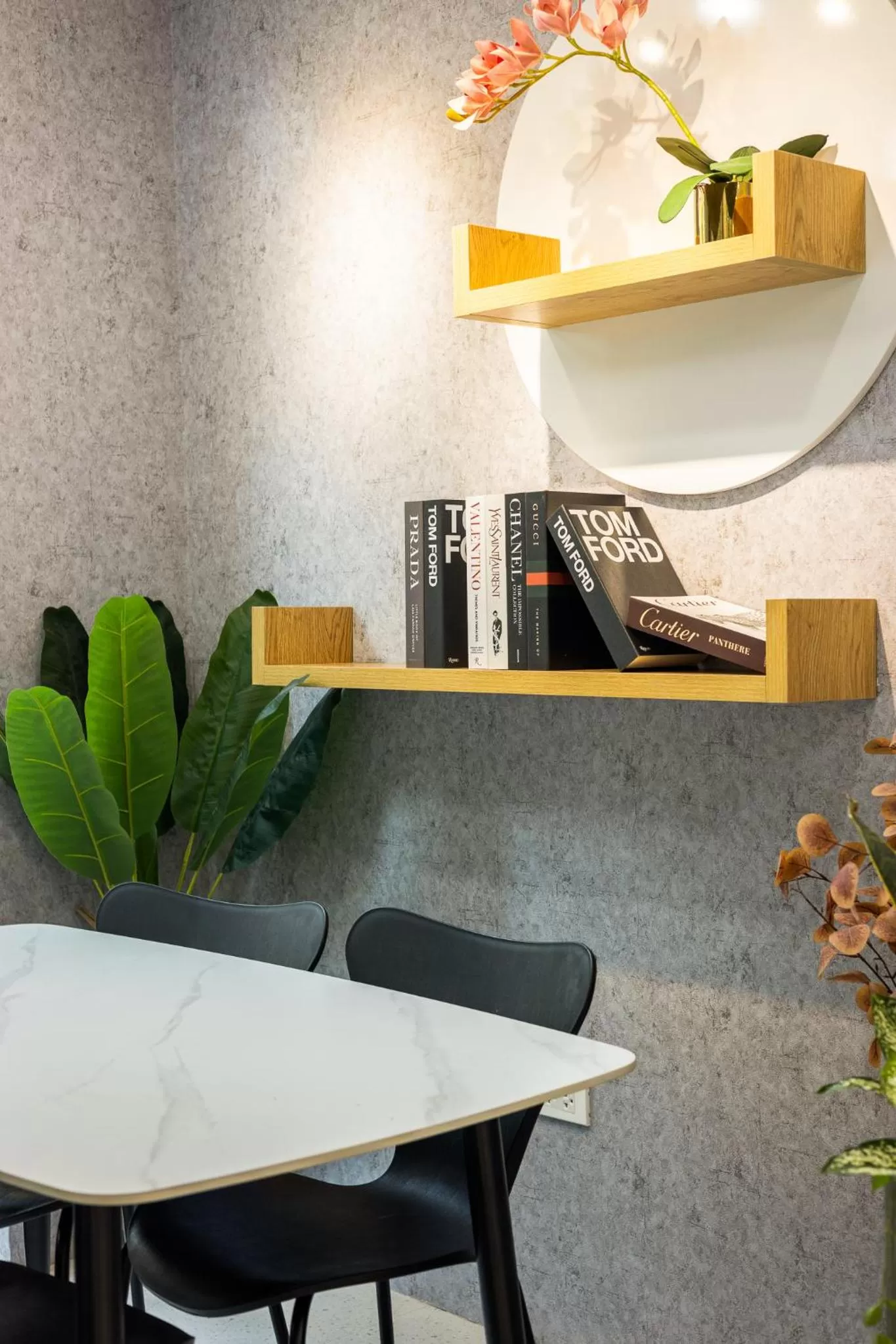 Restaurant/places to eat in Crescendo Boutique Studio