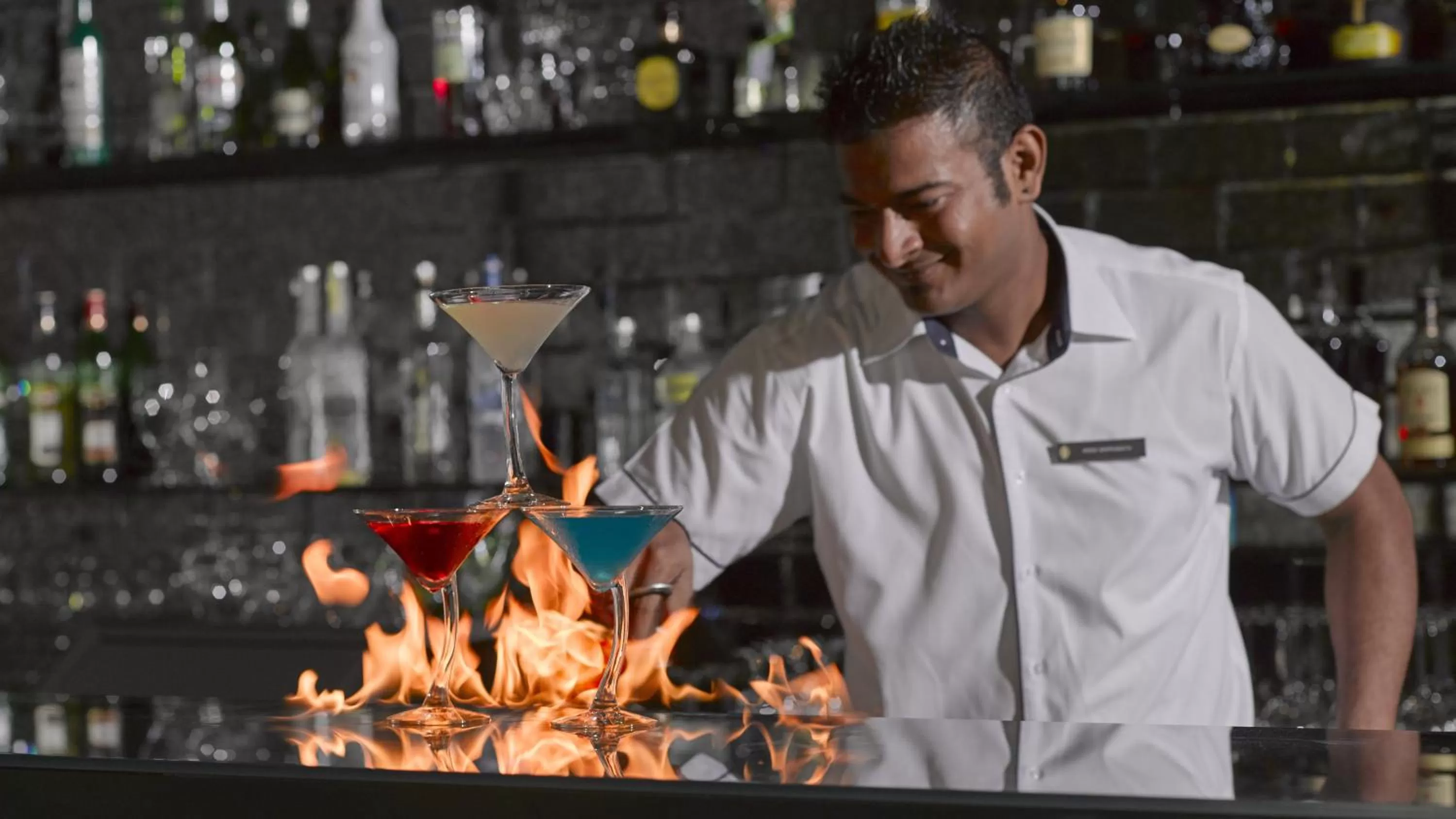 Lounge or bar in InterContinental Bahrain by IHG