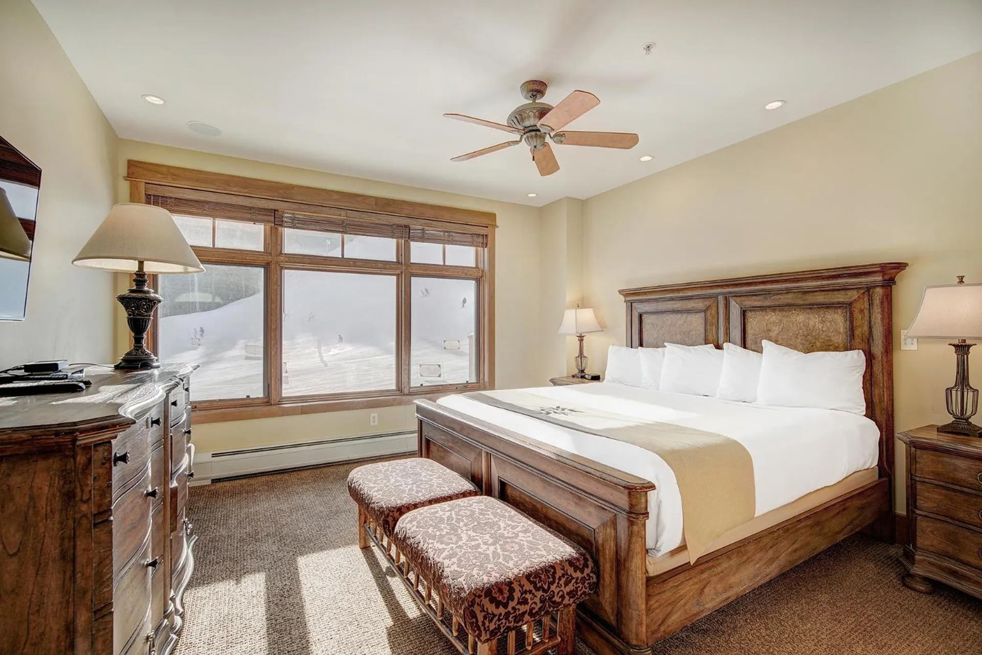 Bed in Timbers & Lone Eagle by Keystone Resort